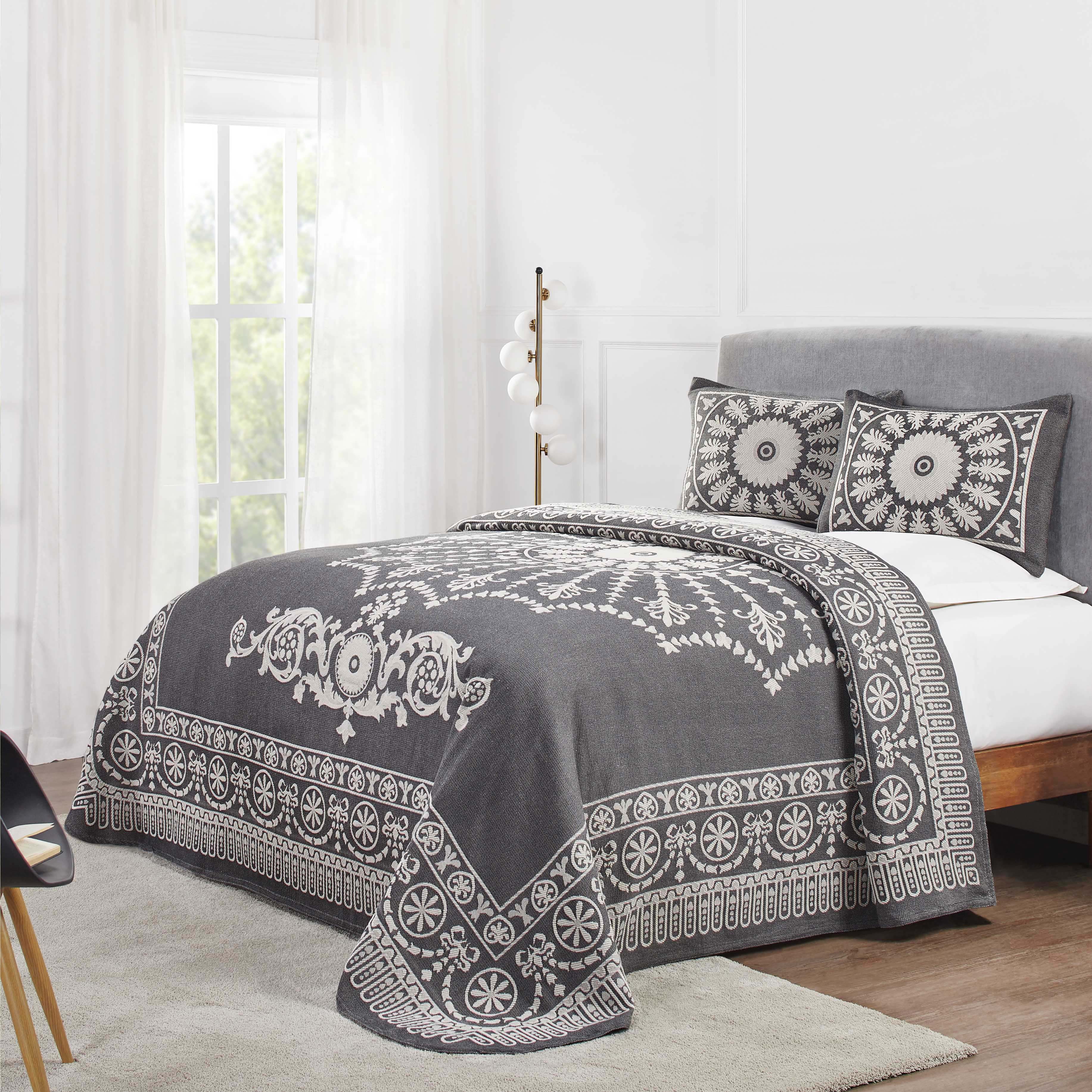 Traditional Medallion Cotton Blend Woven Jacquard Bedspread Set - Queen Size Luxury Bedding for Master Bedroom - Perfect for Home Decor, Guest Room & Hotel Use