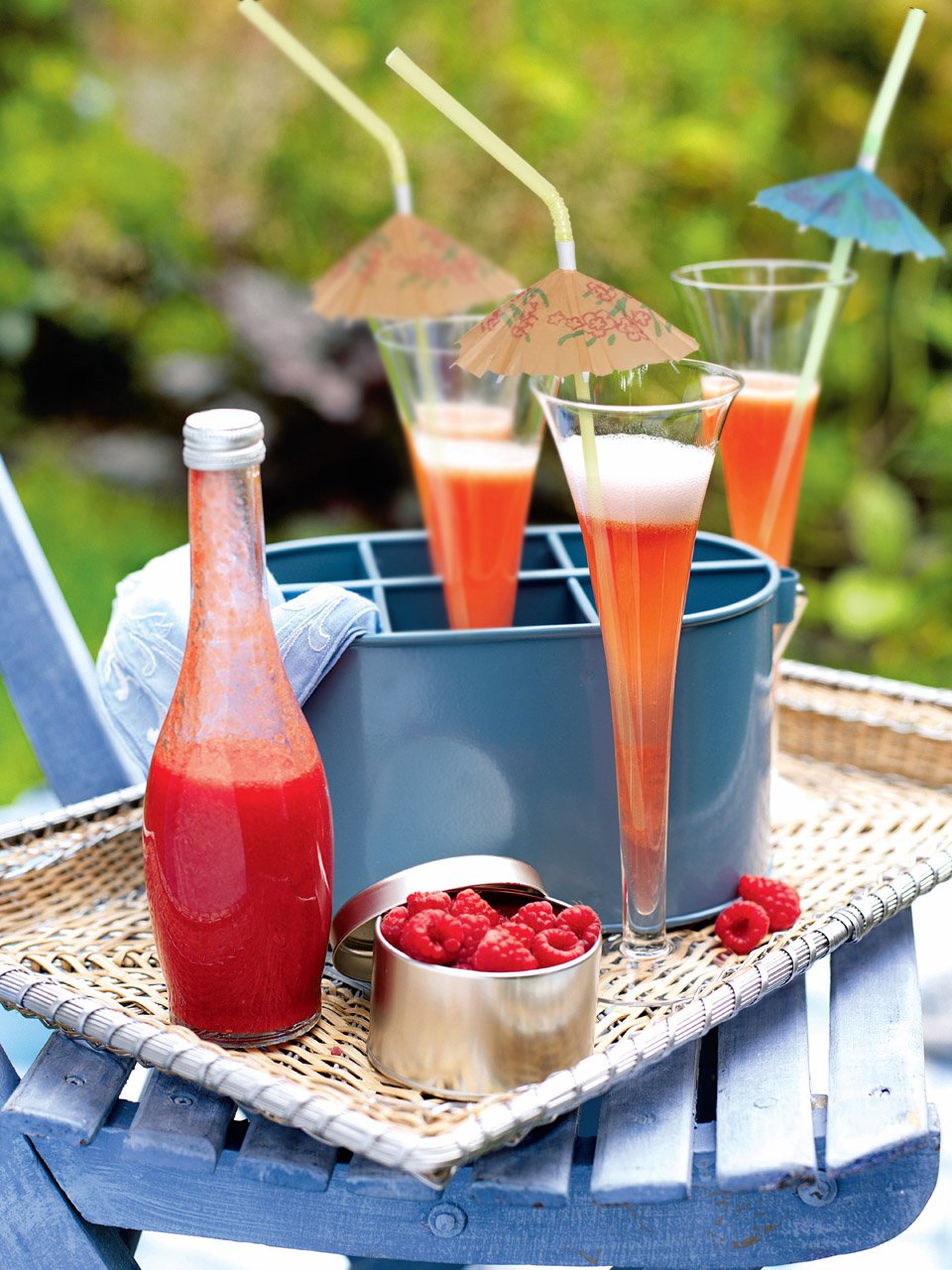 Hawaiian Luau Drinking Straws - Tropical Beach Jungle Pool Party Supplies, Summer Umbrella Parasol & Cocktail Decorations for Summer Parties, Weddings, and Tropical Themed Events