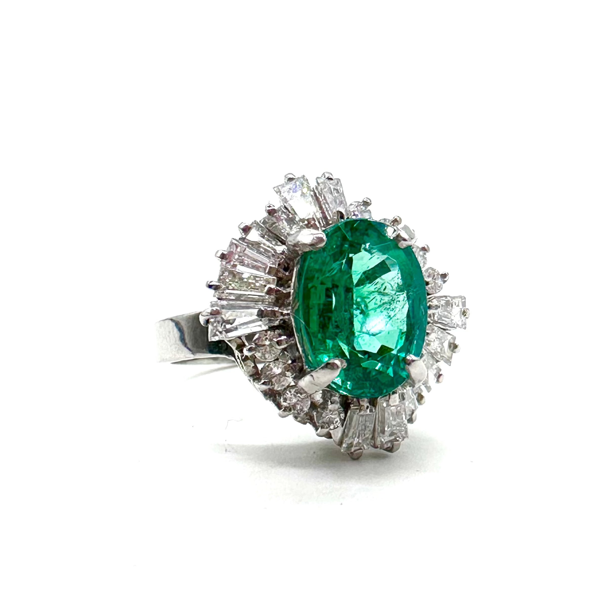 Exquisite 14K Gold Emerald and Diamond Halo Engagement Ring for Women - Perfect for Proposals, Anniversaries & Special Occasions