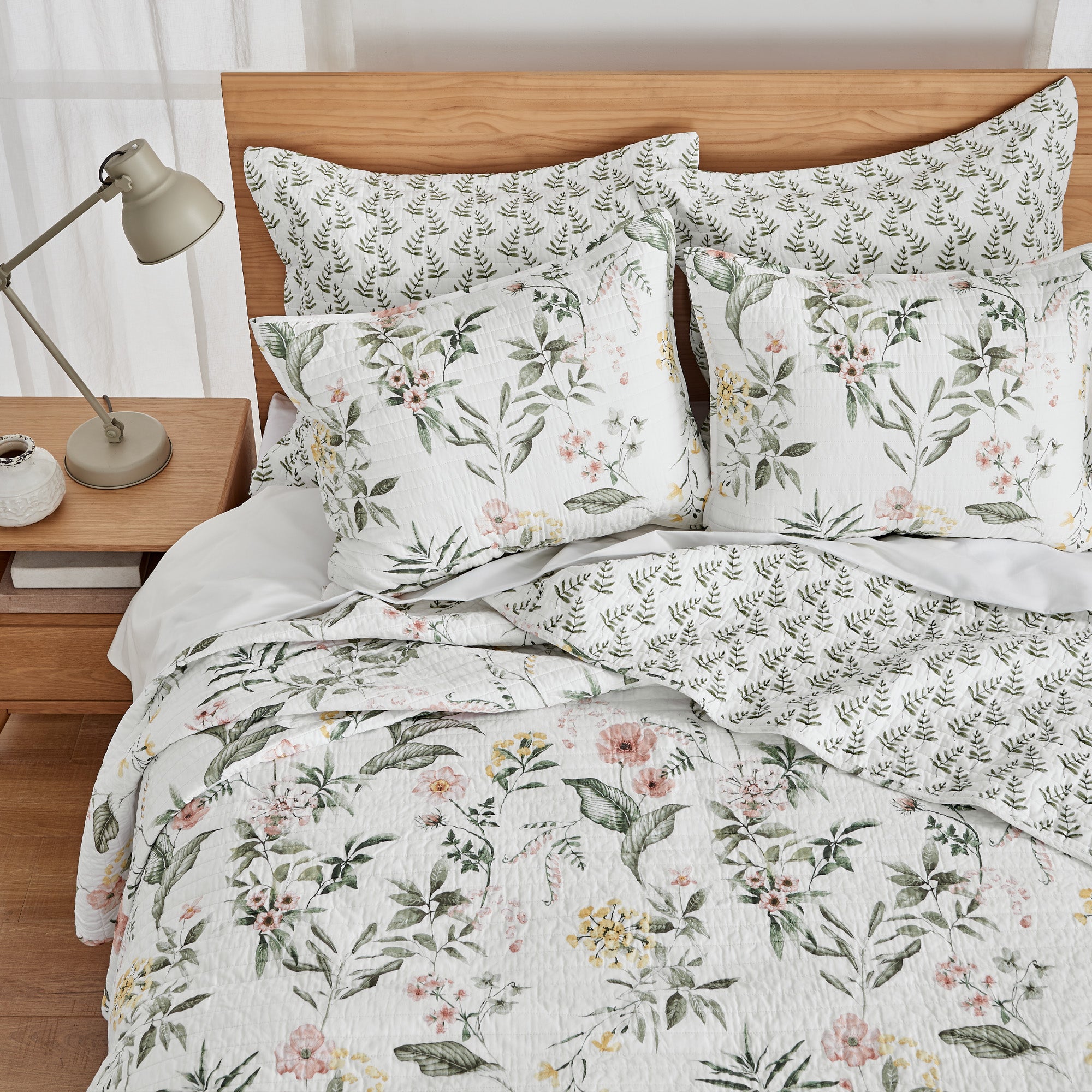 Viviana Luxury Quilt Set - Queen Size, Ultra Soft Bedding Comforter with Pillow Shams - Perfect for Cozy Bedrooms & Guest Rooms