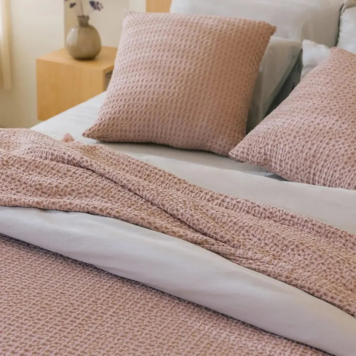 Santa Luzia Waffle Bedspread - Soft Pink Waffle Weave Blanket for Bedroom Decor | Cozy Throw for Couch, Guest Room & Dorm