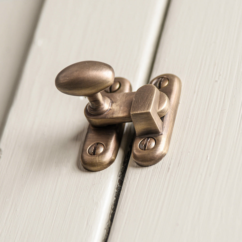 Vintage Antique Brass Oval Cupboard Catch - Classic Cabinet Latch for Kitchen, Bathroom & Furniture - Secure & Stylish Hardware for Drawers & Doors