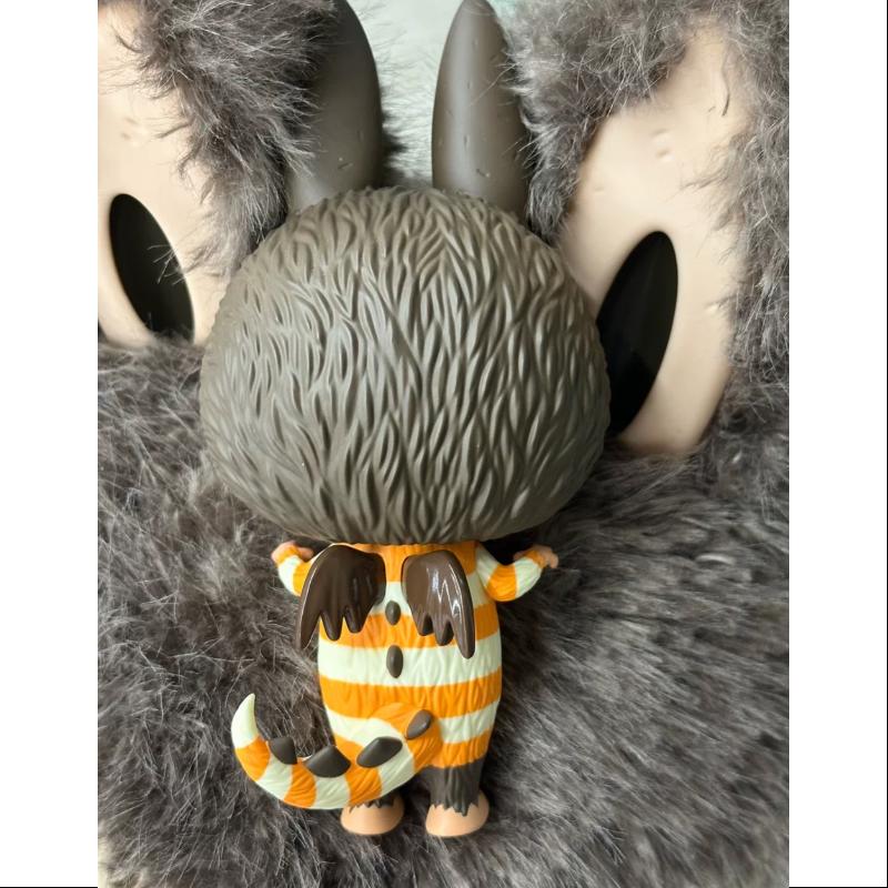 Labubu The Monsters Zimomo Titan Six Japan LIMITED Edition Collectible Figure - Cute Anime Vinyl Toy for Display, Gift & Pop Culture Fans