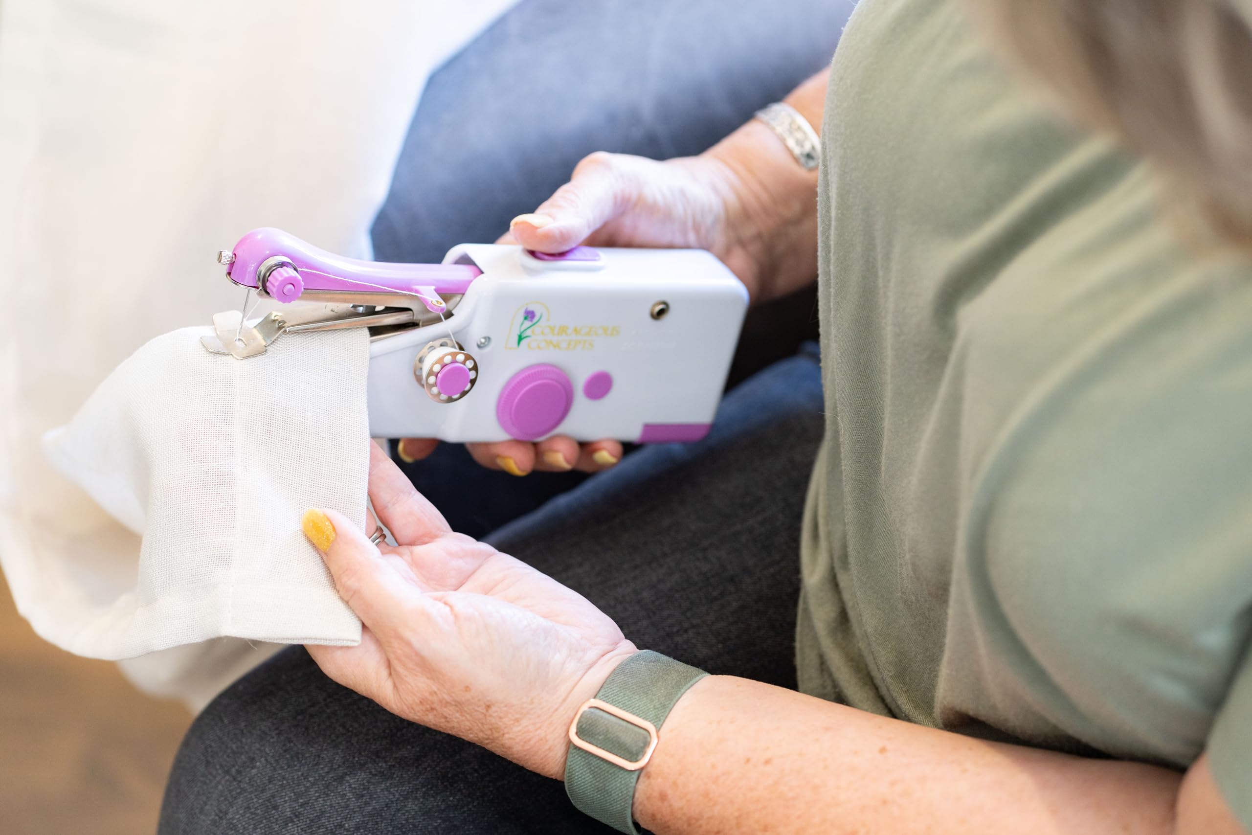 Portable Handheld Sewing Machine - Battery & USB Powered Mini Stitcher for Beginners - Easy Hemming, Repairs & Quick Fixes - Includes Instructional Videos - Perfect for Home, Travel & Emergency Clothing Repairs