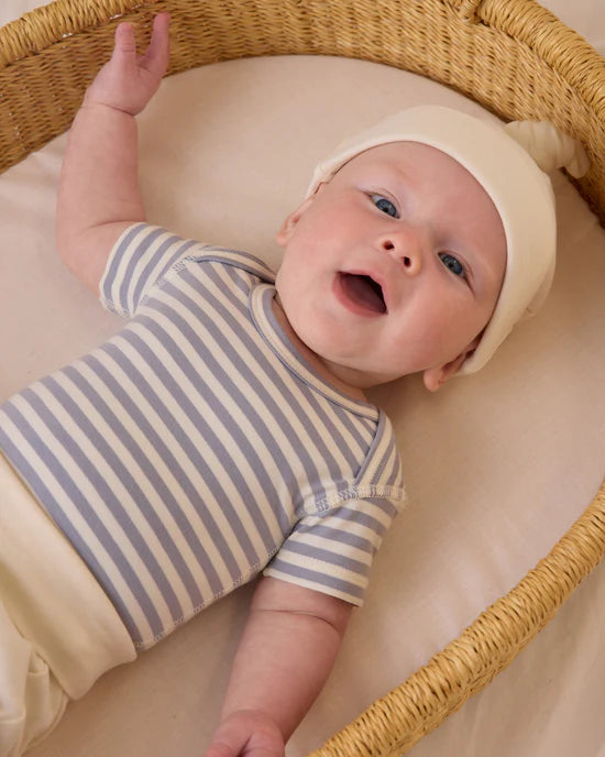 Soft Knotted Baby Hat in Ivory - Cozy & Stylish Newborn Beanie for Boys & Girls - Perfect for Photoshoots, Outings & Everyday Wear