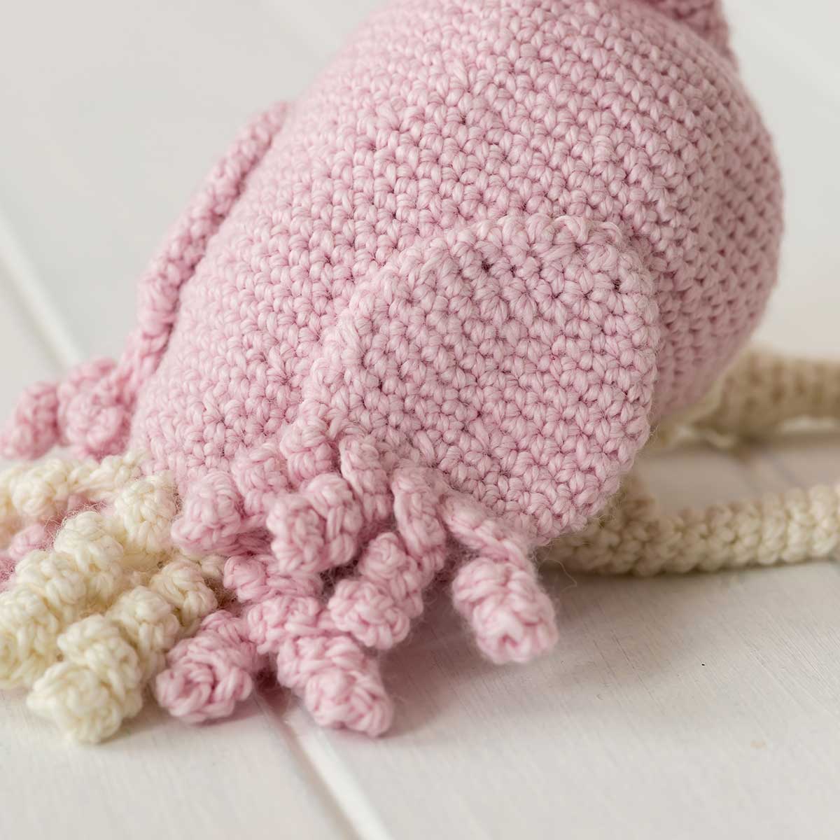 Eliza the Flamingo Crochet Kit - DIY Amigurumi Crochet Pattern with Yarn & Hook - Perfect for Beginners & Craft Lovers - Great for Home Decor, Gifts & Relaxation