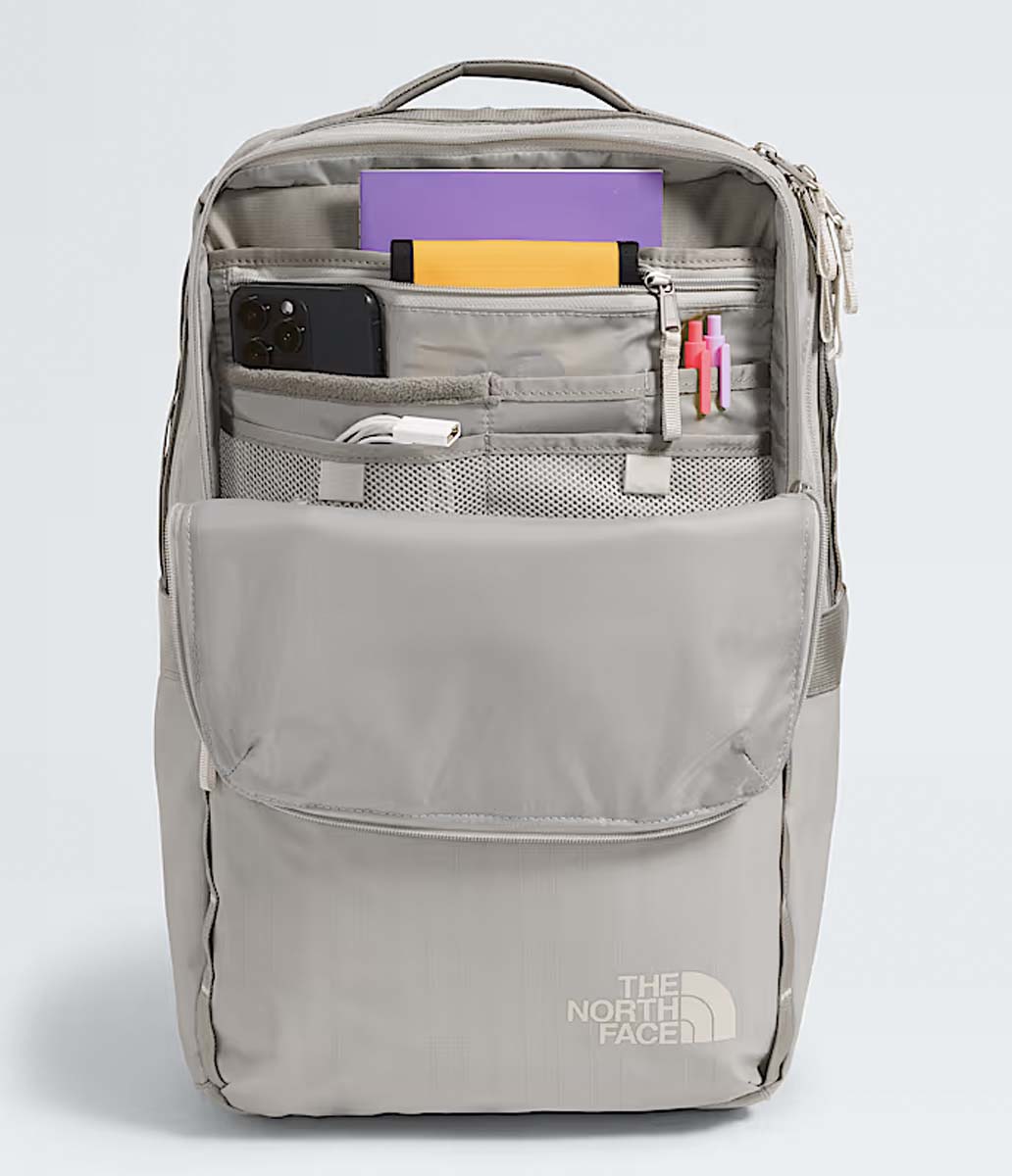 The North Face Base Camp Voyager Daypack - Lightweight Durable Hiking Backpack for Men & Women - Perfect for Travel, Camping & Outdoor Adventures