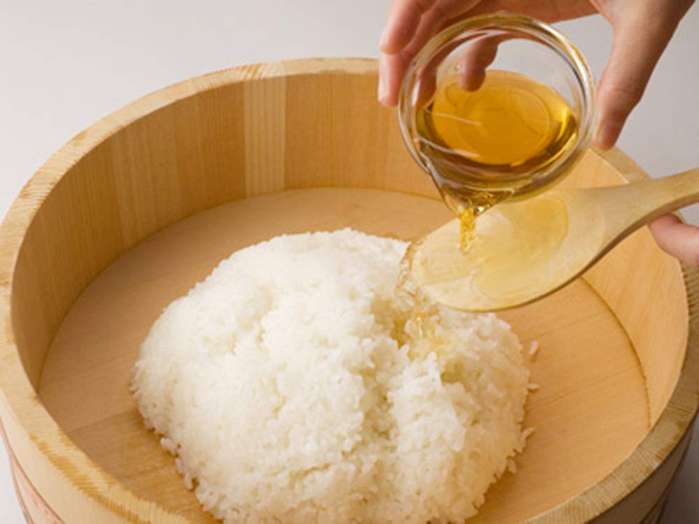 Premium Japanese Wooden Hangiri Sushi Rice Mixing Bowl - 13 Inch (33cm) Authentic Sawara Cypress Wood Sushi Oke - Ideal for Sushi Restaurants & Home Chefs - Perfect for Sushi Rice Preparation, Vinegar Mixing & Traditional Japanese Cooking - Made in Japan