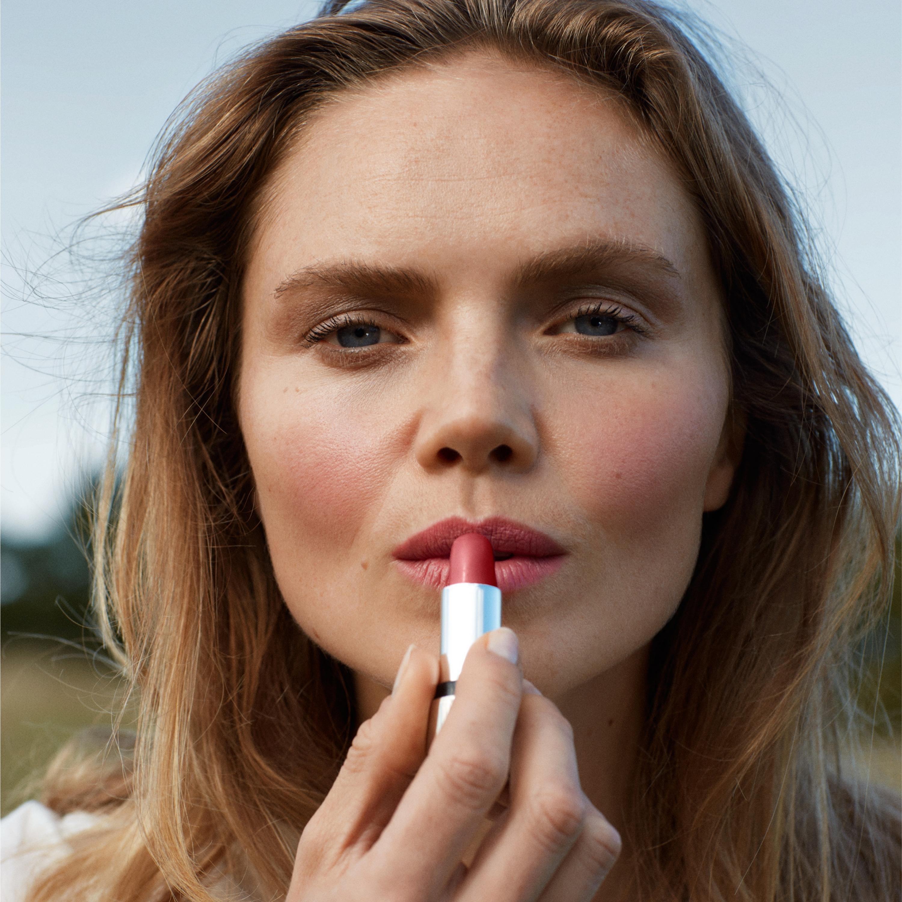 Long-Lasting Matte Lipstick - Waterproof & Smudge-Proof Lip Color for Everyday Wear | Perfect for Work, Date Night, and Special Occasions
