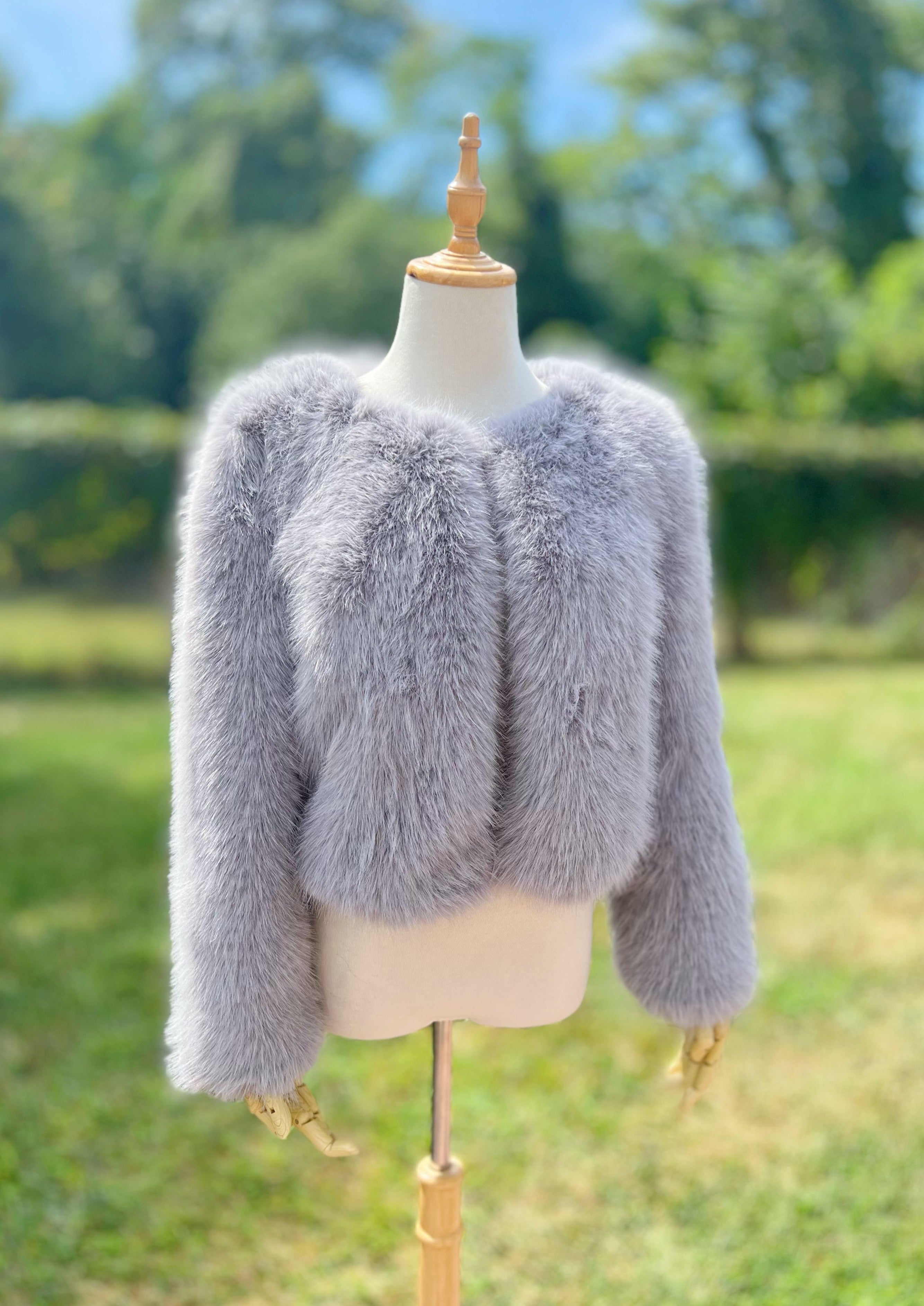 Elegant Grey Faux Fur Bridal Jacket - Winter Wedding Coat for Brides & Bridesmaids - Perfect for Outdoor Ceremonies & Photo Shoots