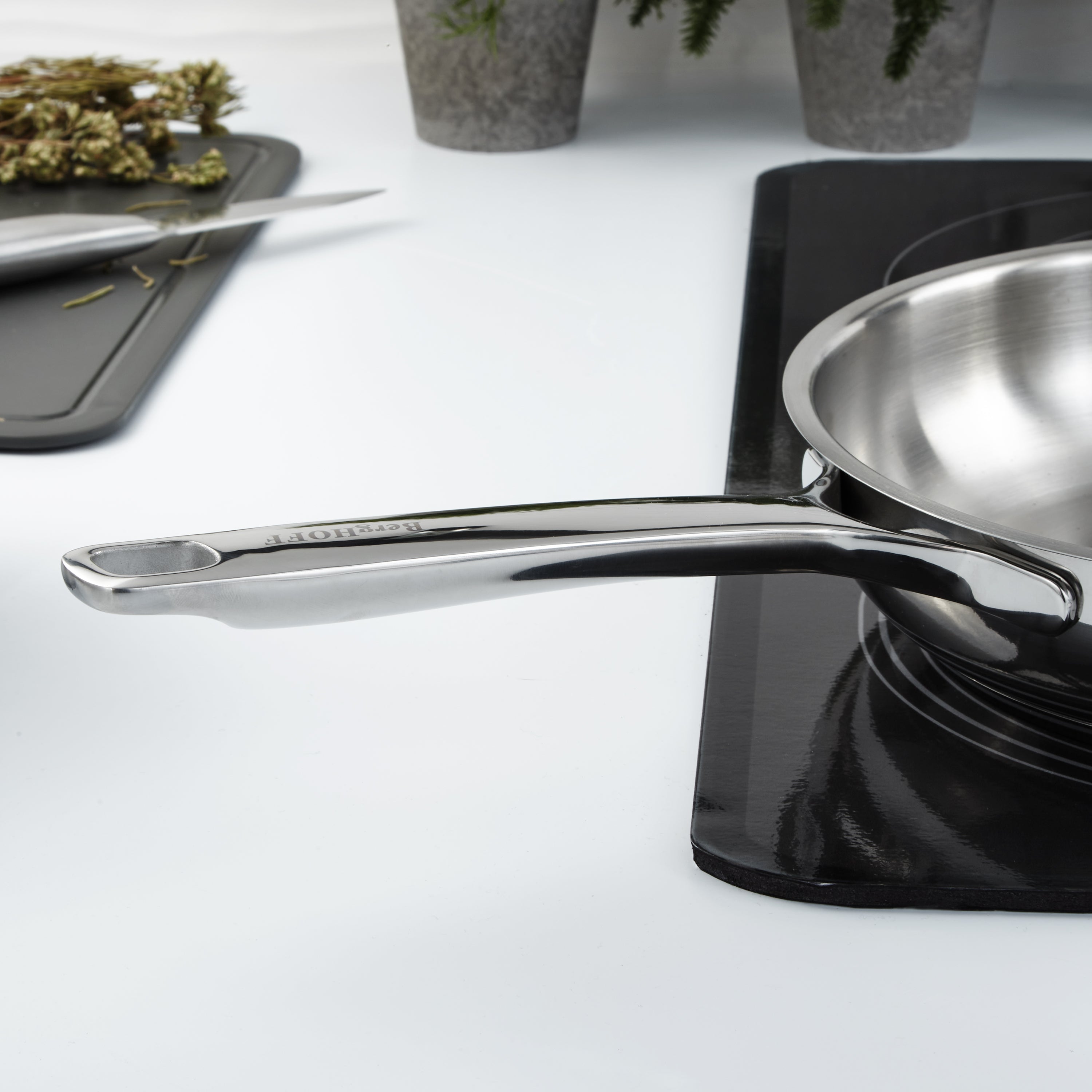 BergHOFF DiNA Helix Recycled 18/10 Stainless Steel Fry Pan, 9.5 Inch Nonstick Skillet - Eco-Friendly Cookware for Healthy Frying & Sauteing - Perfect for Home Kitchen, Camping & Outdoor Cooking