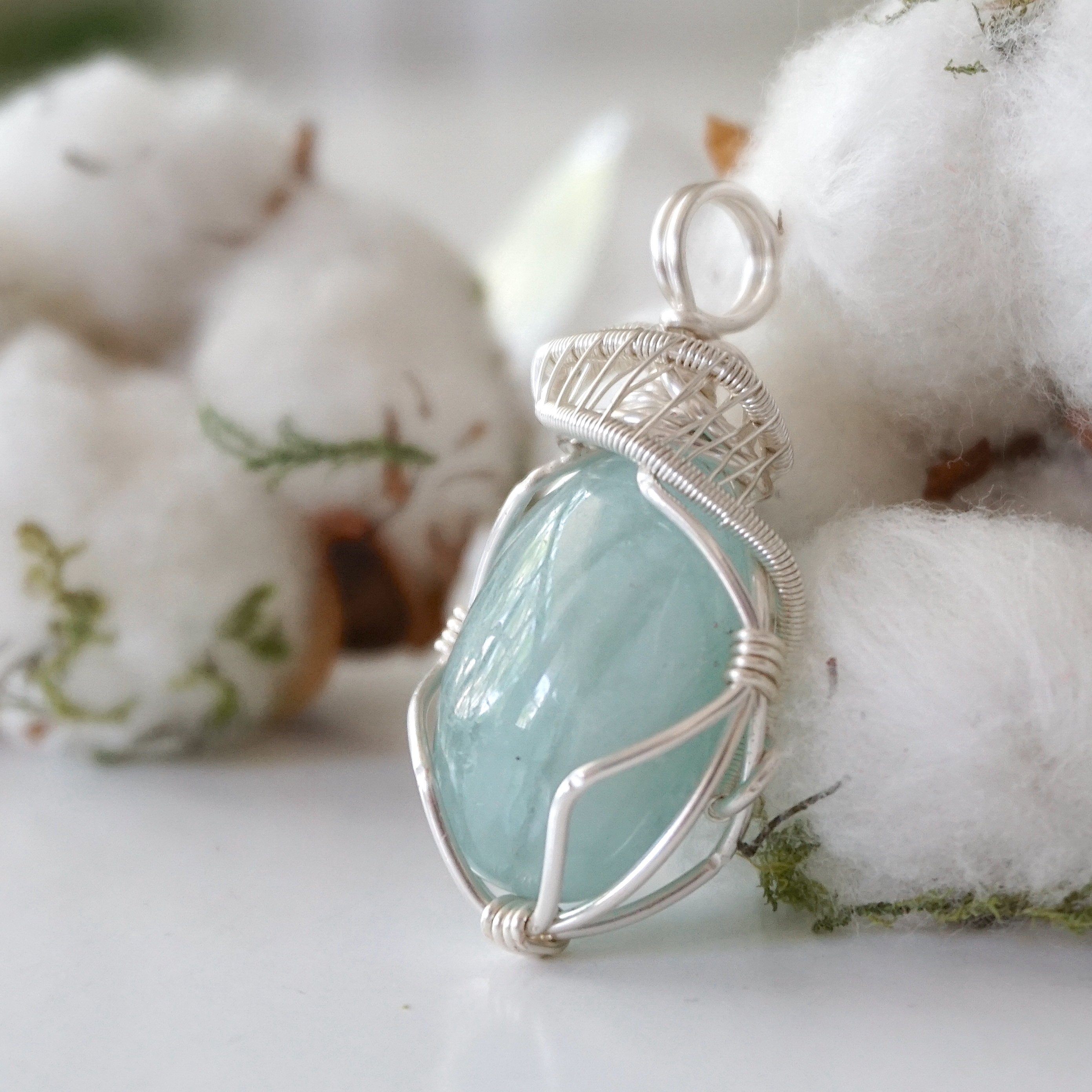 Raw Aquamarine Pendant Necklace - Sterling Silver Plated Jewelry for Women, Elegant Healing Crystal Gift for Birthday, Wedding & Spiritual Healing