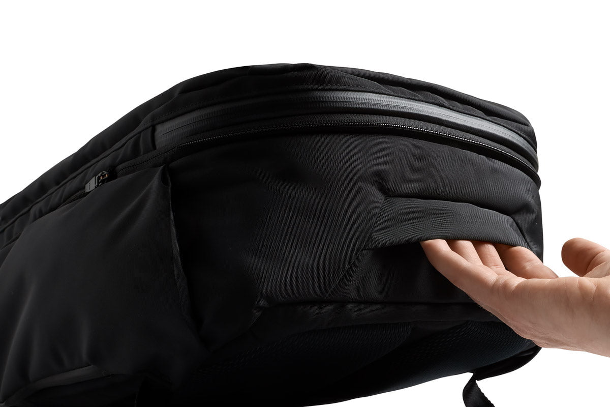 Bellroy Transit Travel Pack Pro - Premium Waterproof Backpack for Travel & Commuting | Durable & Stylish Carry-On Backpack for Men & Women | Perfect for Business Trips, Hiking & Daily Use