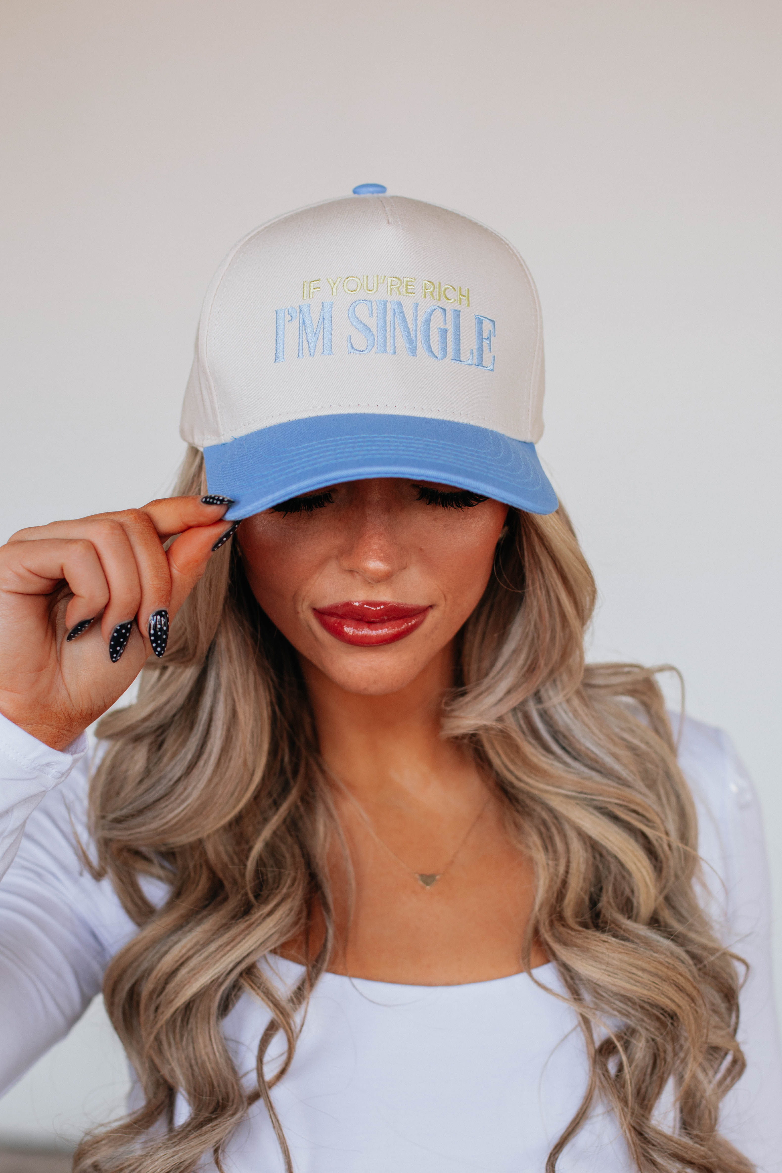 Stylish Single Trucker Hat for Men & Women - Adjustable Snapback Baseball Cap for Outdoor Activities, Sports, and Casual Wear
