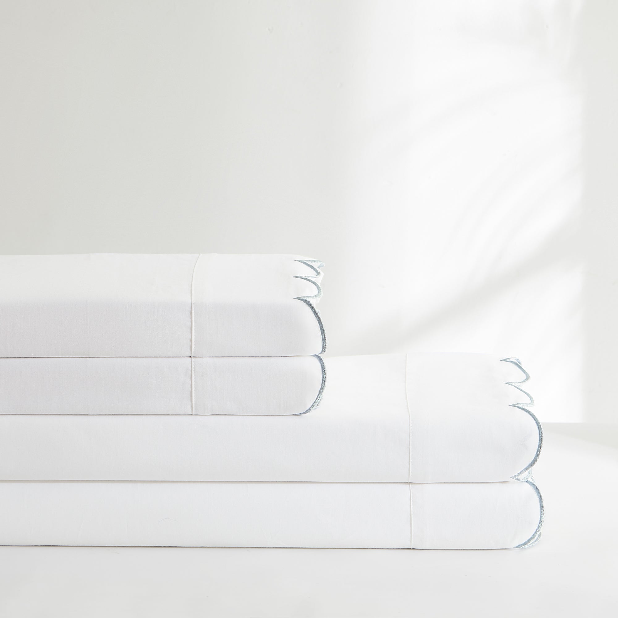 Coastal Chic Scalloped Edge Cotton Sheet Set - Soft & Breathable Bedding for Beach House, Guest Room & Master Bedroom - Perfect for Summer Nights & Coastal Decor