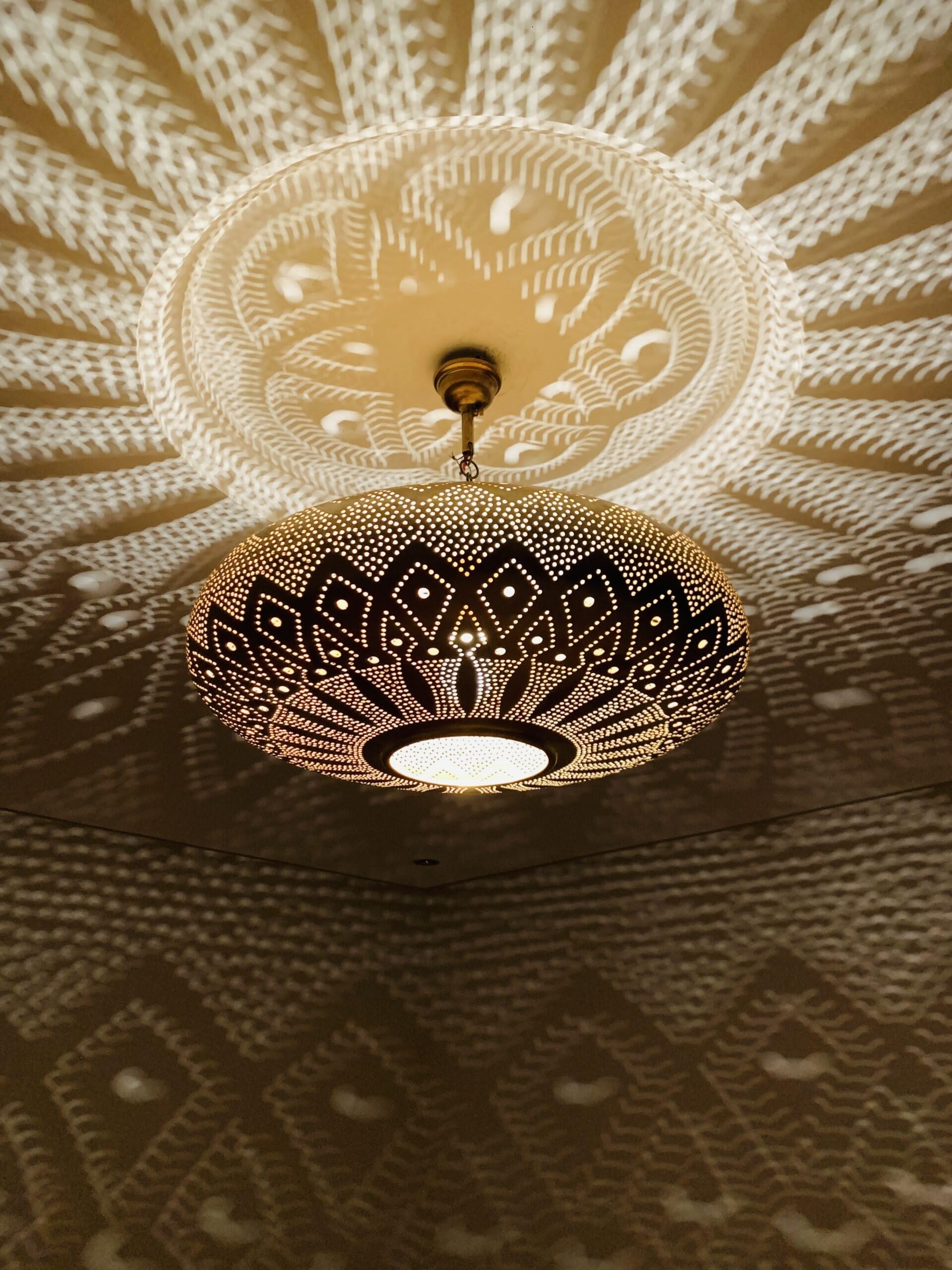Vintage Moroccan Farmhouse Pendant Light - Rustic Brass Chandelier for Dining Room, Kitchen, Entryway & Living Room (25cm/9.87in) - Perfect for Boho, Maximalist & Farmhouse Decor Styles