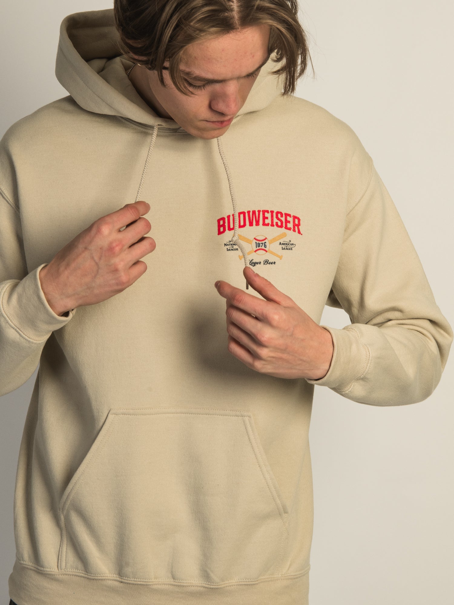 Budweiser Clydesdale Pullover Hoodie - Stylish & Comfortable Sweatshirt for Men & Women - Perfect for Casual Wear, Sports & Outdoor Activities