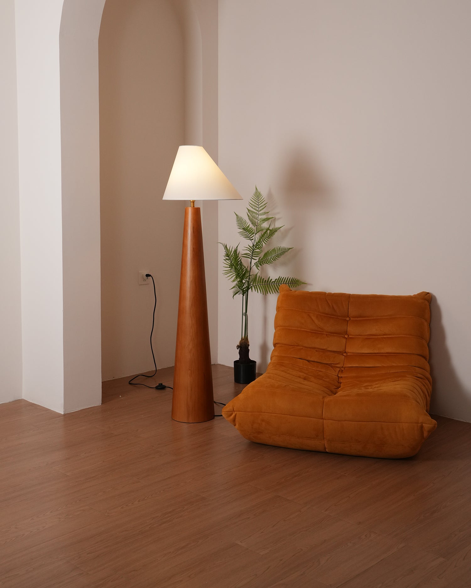 Modern Alvin Floor Lamp with Adjustable Brightness - Stylish Standing Light for Living Room, Bedroom & Office - Perfect for Reading, Working & Relaxing