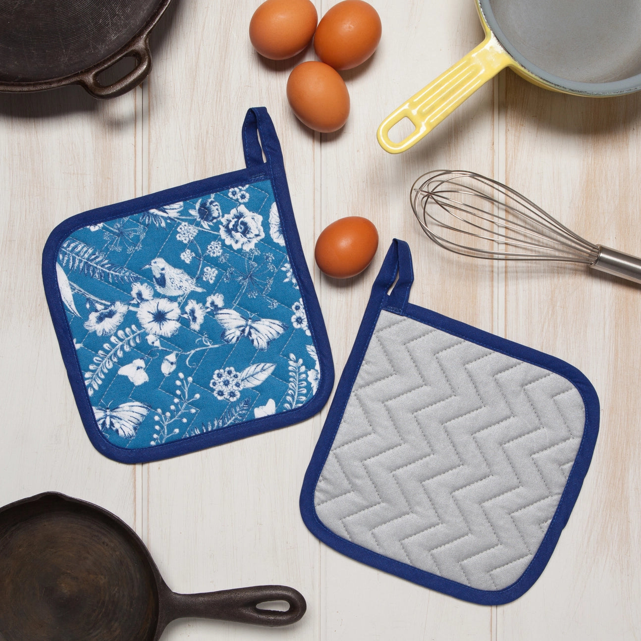 Heat Resistant Juliette Oven Mitt & Potholder Set - Premium Kitchen Gloves for Baking, Cooking & Grilling - Perfect for Hot Pans, Baking Trays & BBQ Accessories