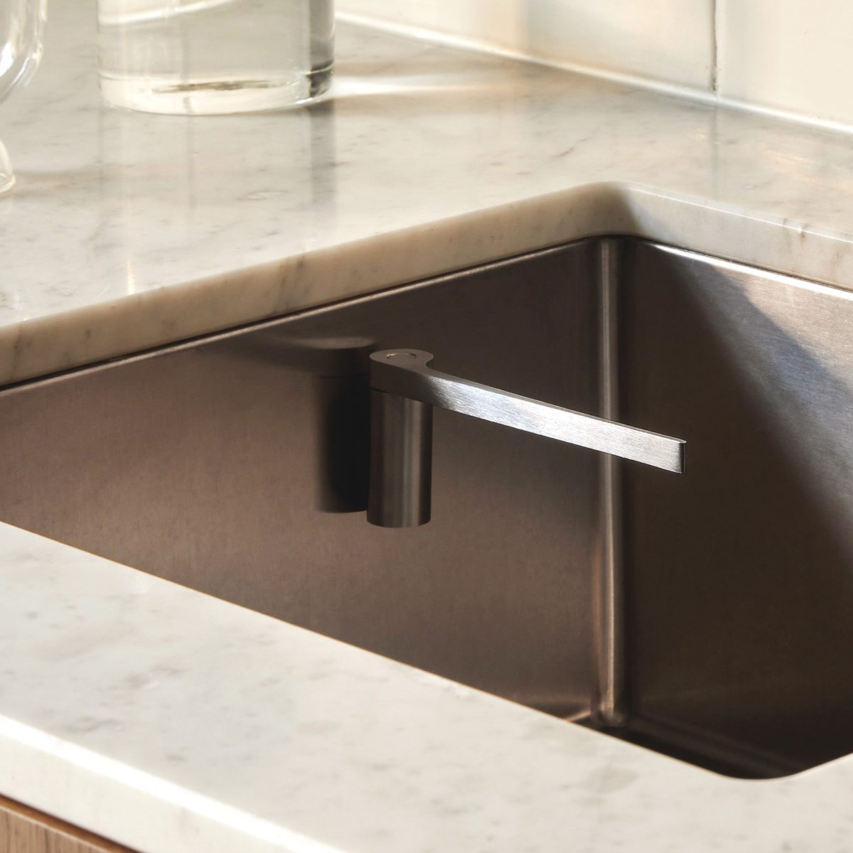 MAGISSO Stainless Steel Magnetic Sink Organizer - Straight Cloth Holder for Kitchen & Bathroom | Space-Saving Sink Caddy for Sponges, Brushes & Cleaning Supplies