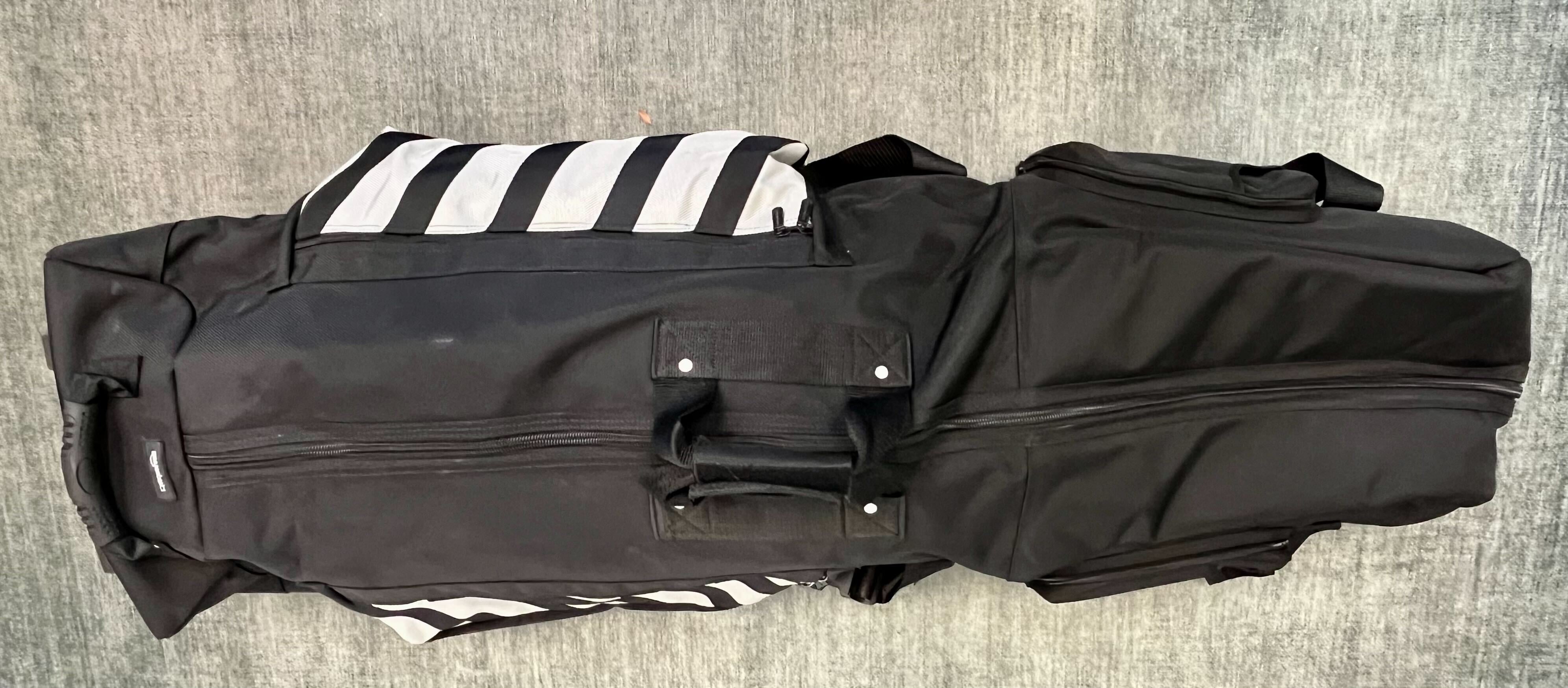 Amazon Basics Soft Sided Black Wheeled Golf Travel Bag - Lightweight Durable Golf Club Carrier for Air Travel & Storage | Perfect for Golfers, Tournaments & Vacations