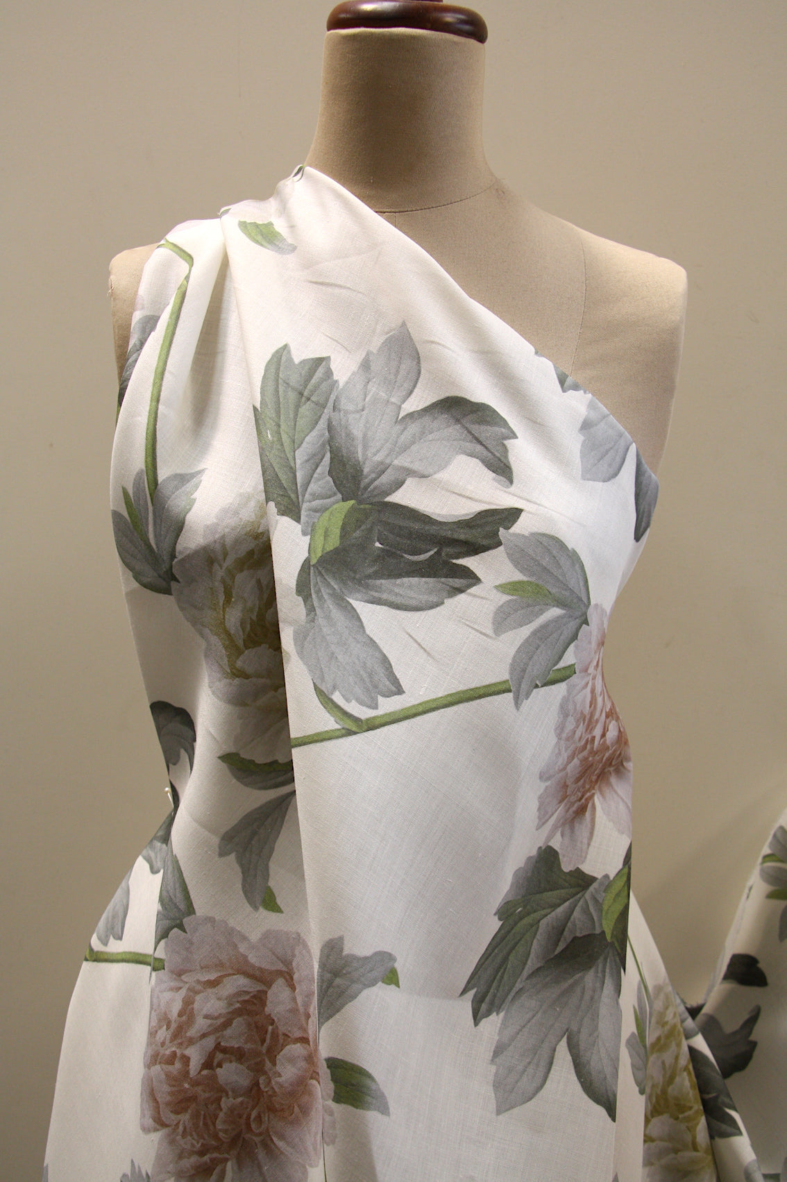 Stylish Cara Mia Printed Linen Fabric - Perfect for Home Decor, DIY Crafts & Fashion Accessories