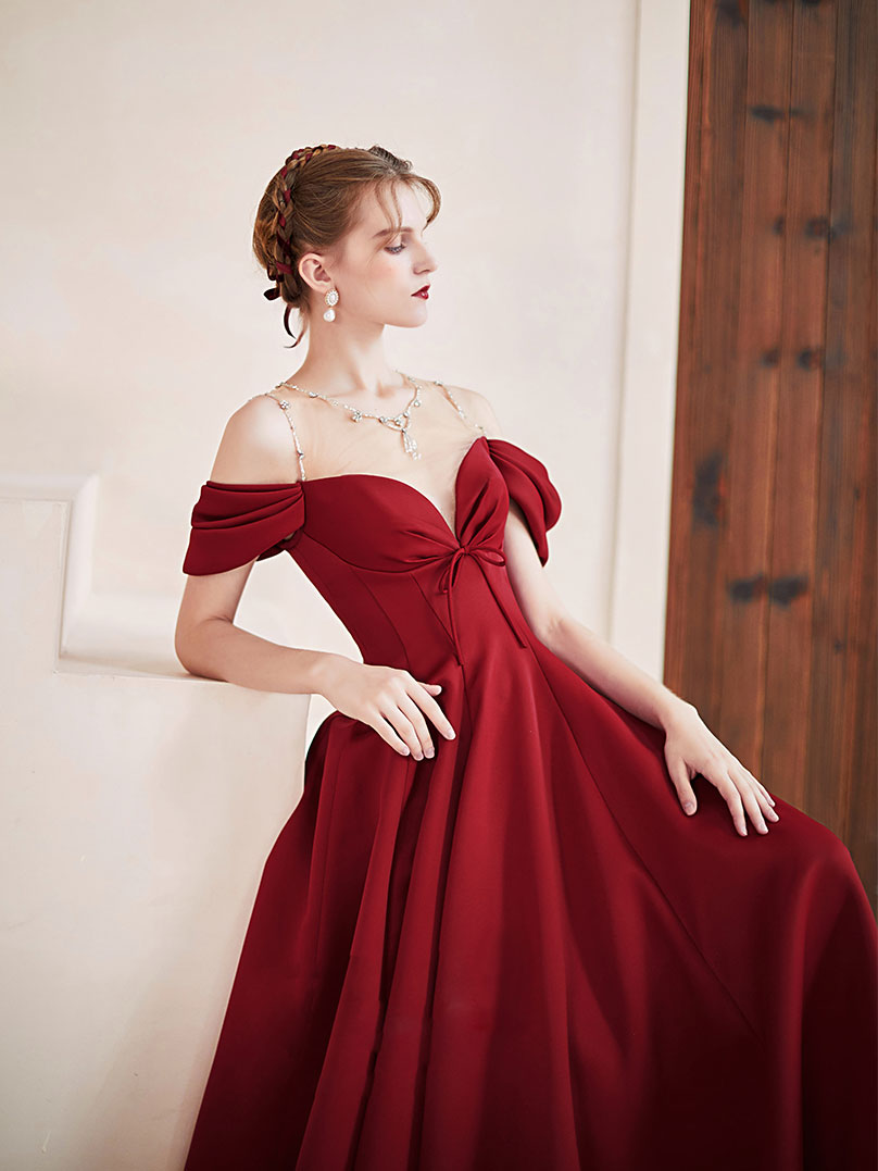 Elegant Burgundy Satin Long Prom Dress with Round Neckline - Perfect for Graduation, Formal Events & Evening Parties