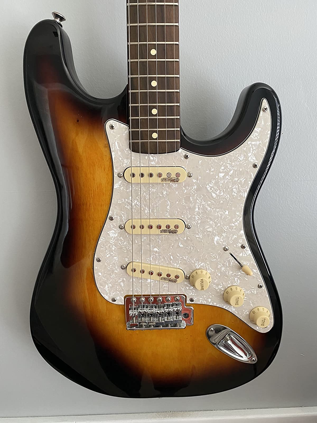 KAISH Aged Pearl Prewired Electric Guitar Pickguard with Wilkinson Pickups - Compatible with USA/Mexico Fender Stratocaster - Perfect for Vintage Tone Upgrade & Stage Performance
