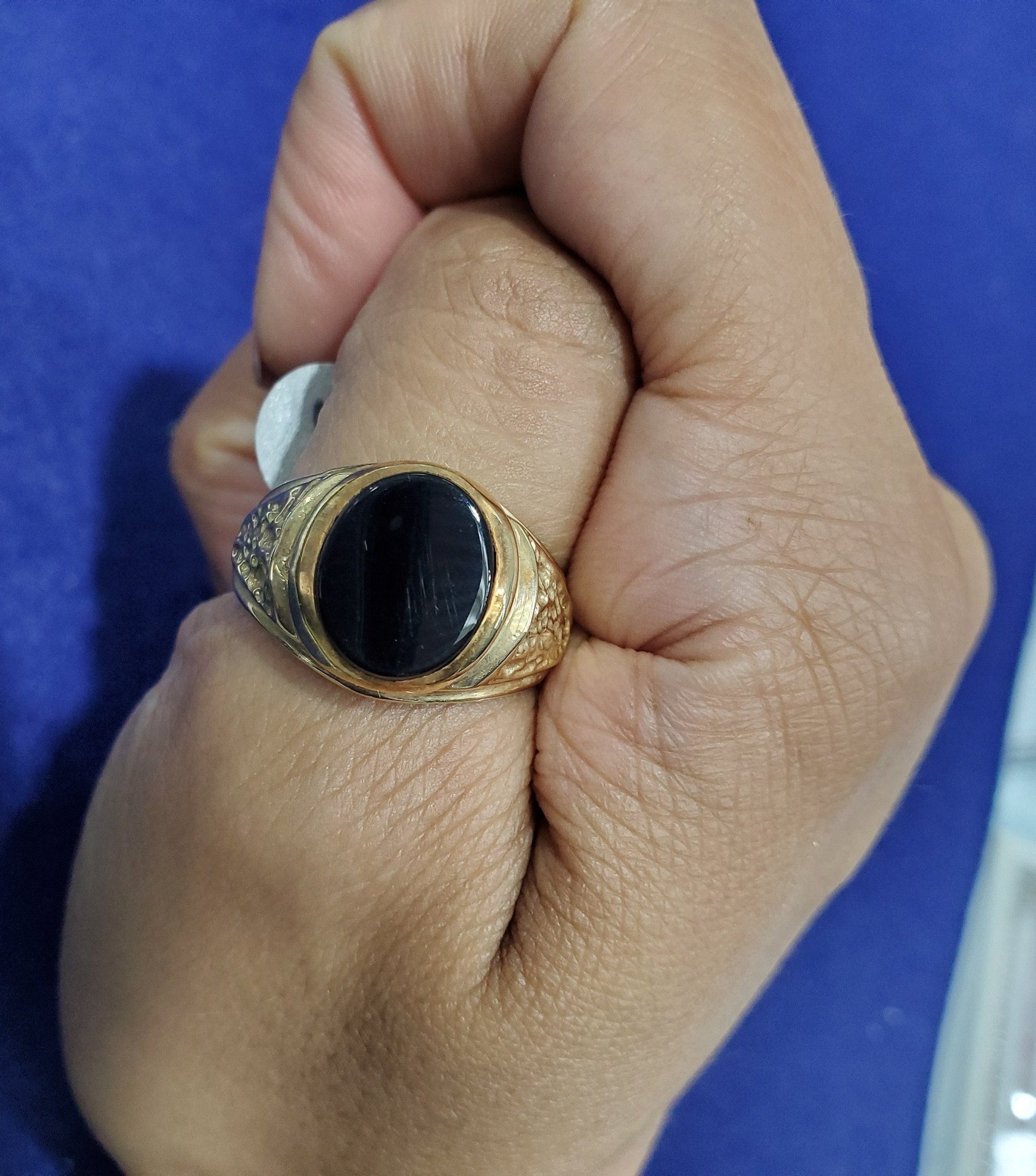 14K Yellow Gold Oval Onyx Ring with Textured Band - Elegant Statement Jewelry for Women, Perfect for Evening Parties, Weddings & Special Occasions