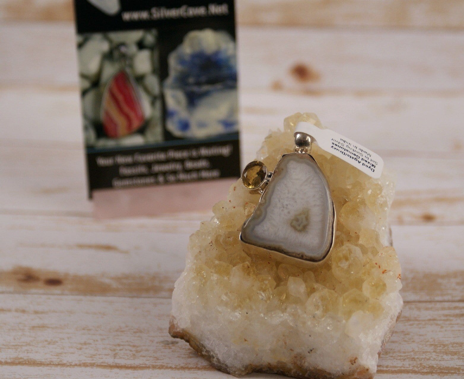 Natural Agate Quartz Pendant Necklace - Healing Crystal Jewelry for Women - Perfect for Meditation, Yoga & Spiritual Gifts