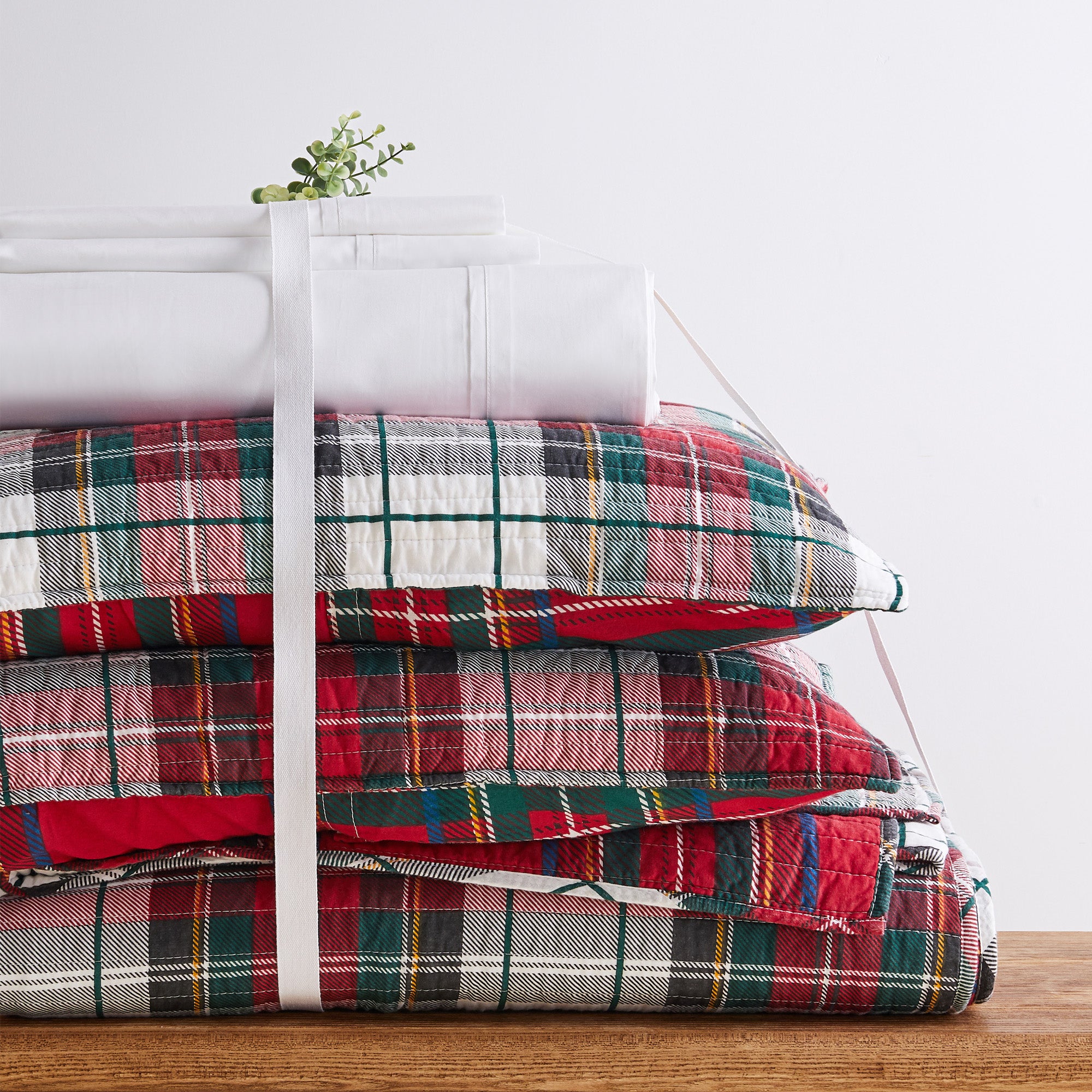 Spencer Plaid Quilt - Soft & Cozy Tartan Pattern Bedspread for Winter Warmth | Perfect for Bedroom Decor, Guest Room, and Cozy Cabin Retreats