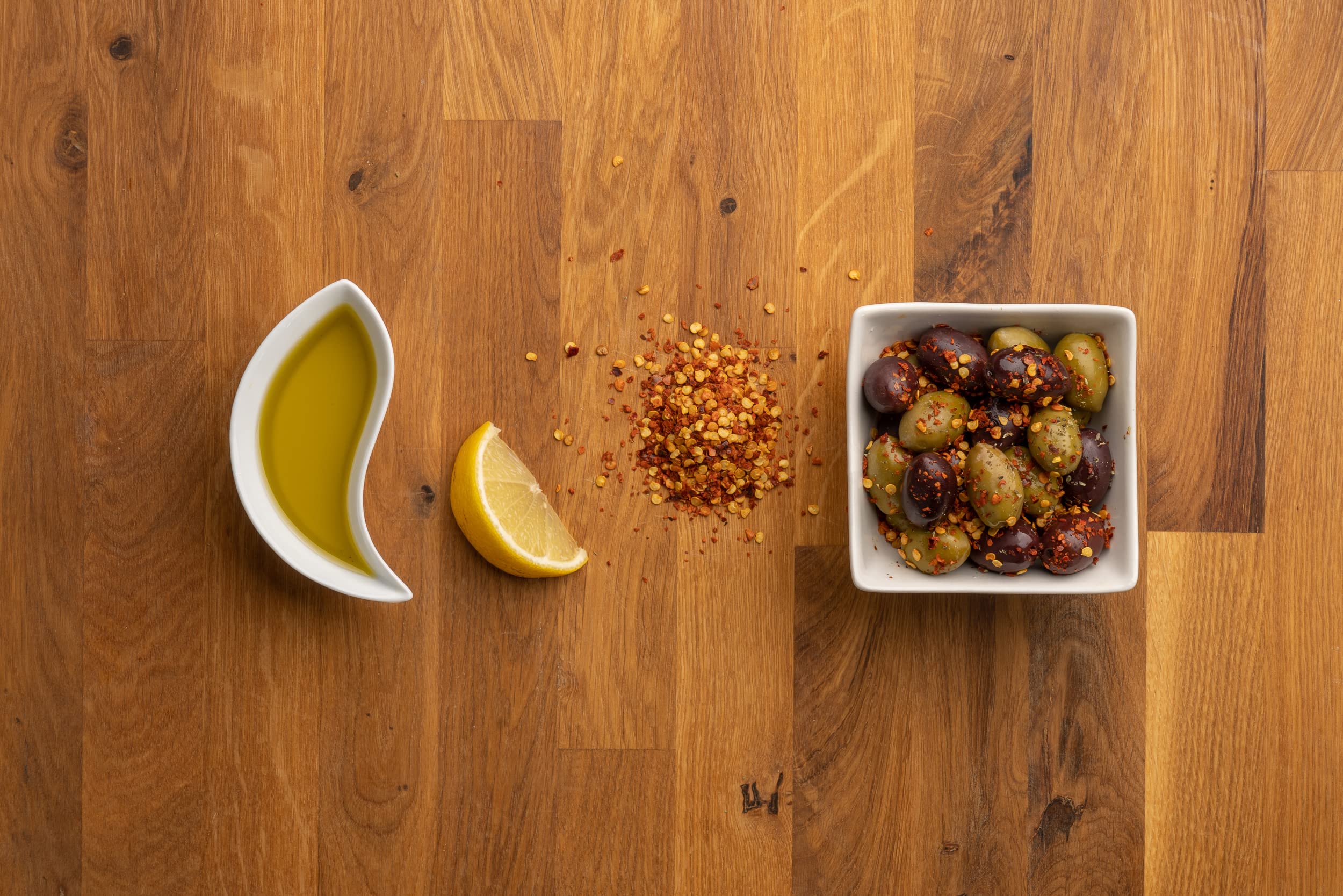 Pack of 4 Spicy Mixed Olives in Vacuum Seal - Kalamata & Green Olives with Red Pepper Flakes in Extra Virgin Olive Oil (4x200g) - Perfect for Charcuterie Boards, Mediterranean Dishes & Gourmet Gifts