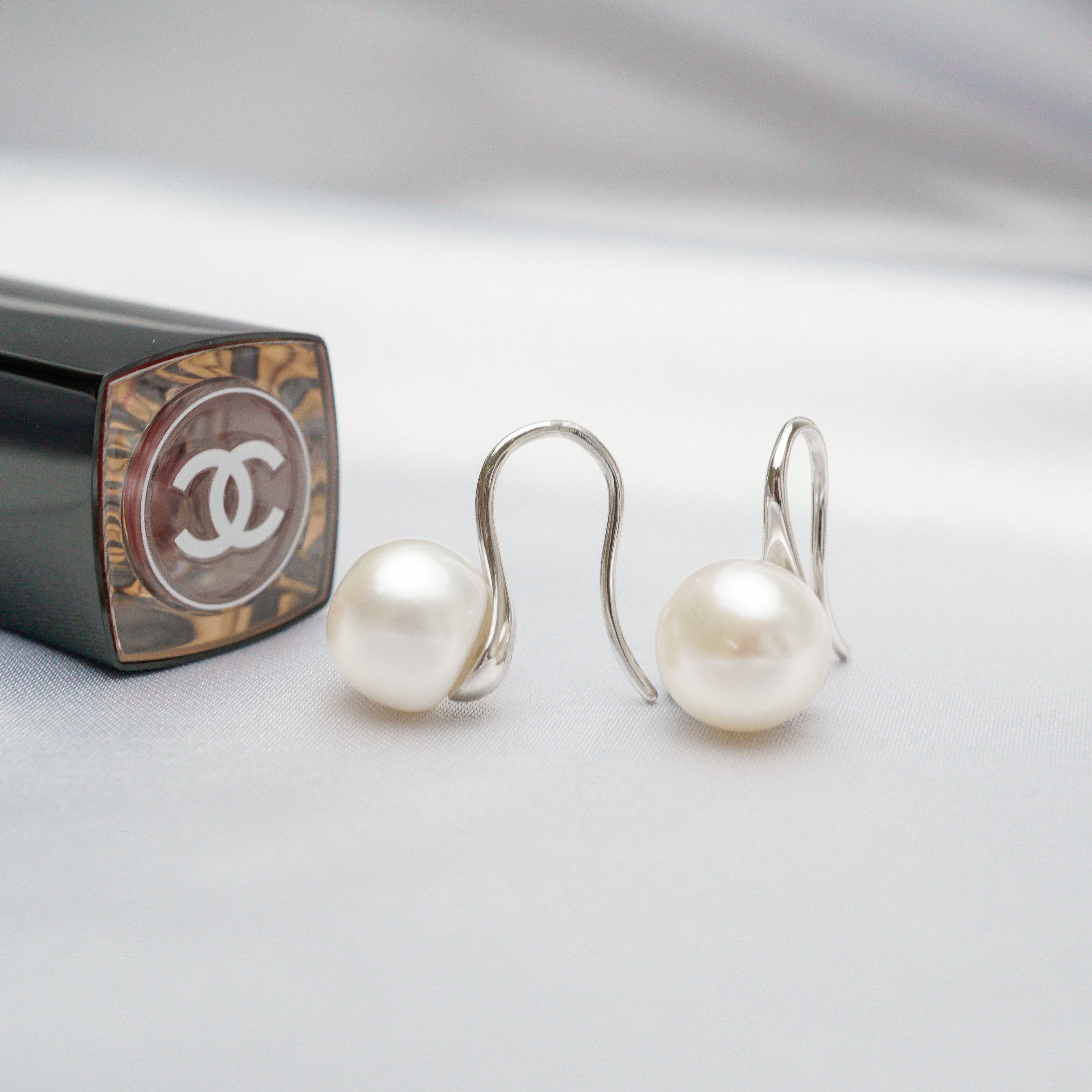 18K Solid Gold Akoya Pearl Earrings for Women - Classic Stud Earrings with 6mm Genuine Japanese Pearls - Perfect for Weddings, Anniversaries & Special Occasions KE00250