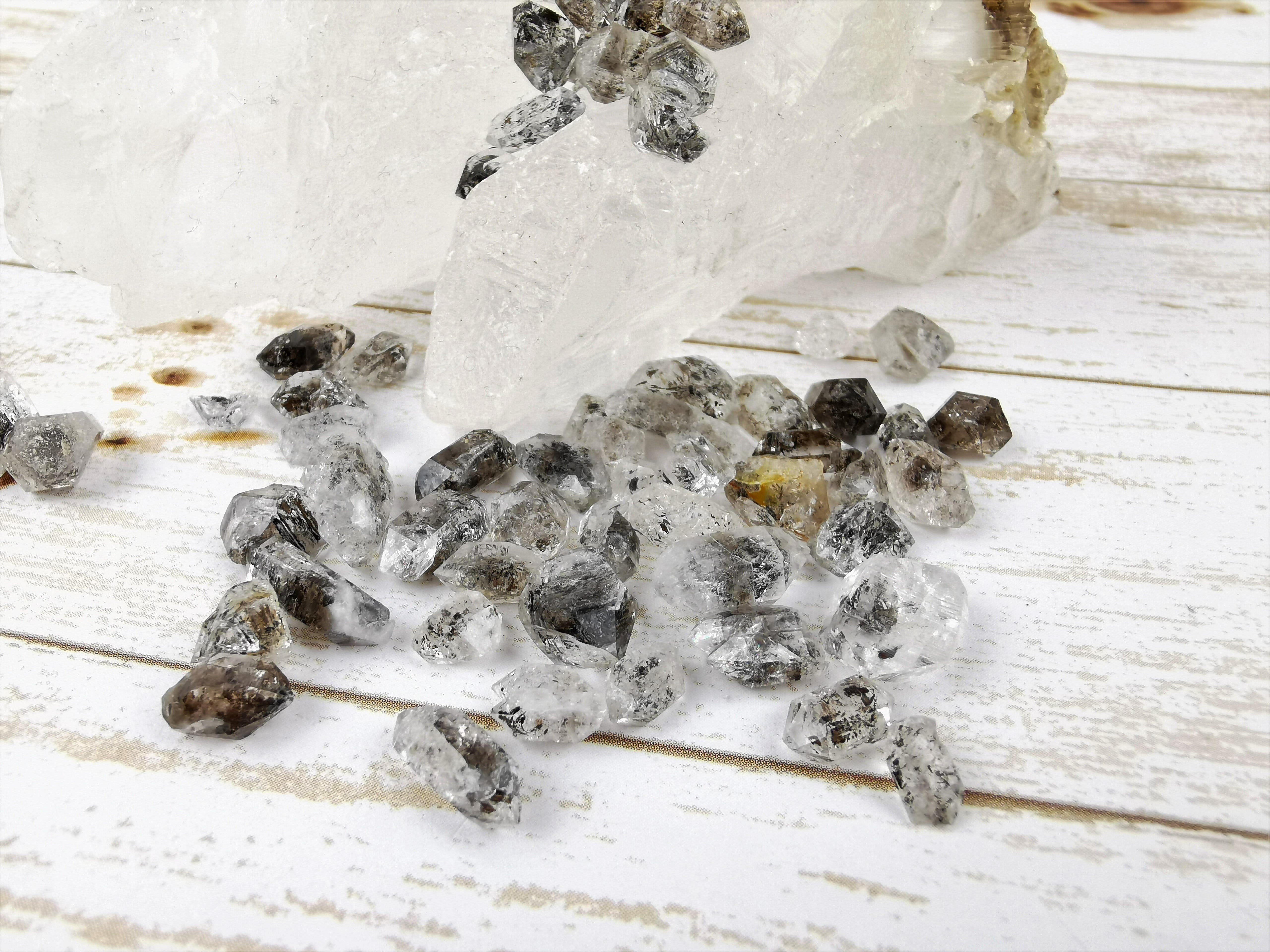 14-Piece Small Petroleum Quartz Crystal Set - Healing Stones for Meditation, Reiki, and Energy Work - Perfect for Home Decor, Gifts, and Spiritual Practices