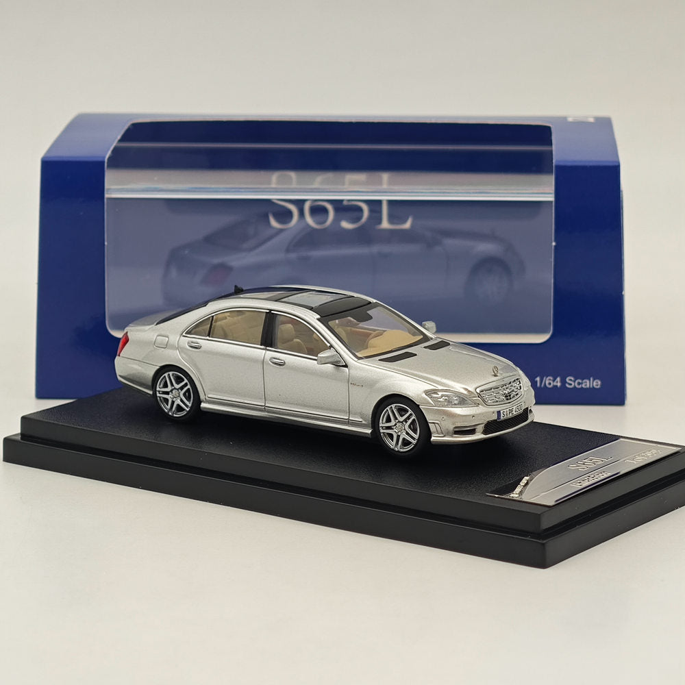 1/64 Scale Mercedes-Benz S65L V12 Silver Sedan Diecast Model Car - Collectible Sports Car Toy for Display, Gifts & Racing Scenes