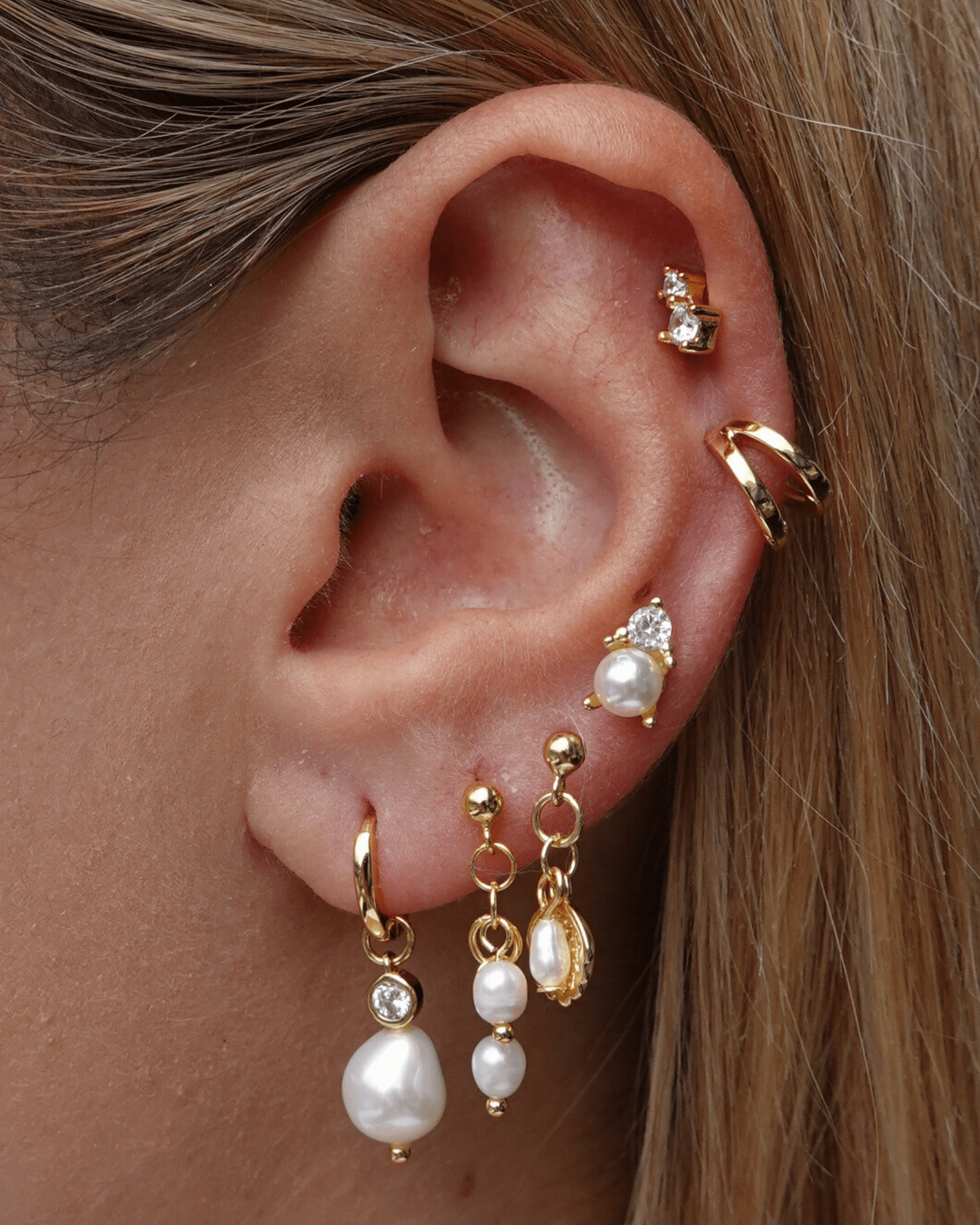 Izoa Dashiell Pearl Huggie Earrings – Elegant & Minimalist Pearl Hoop Earrings for Women | Perfect for Everyday Wear, Date Night & Special Occasions