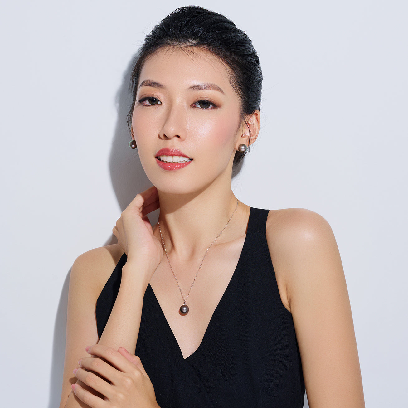 18K Solid Gold Tahitian Pearl Necklace for Women - Genuine Saltwater Pearl Jewelry - Elegant Gift for Wedding, Anniversary & Special Occasions