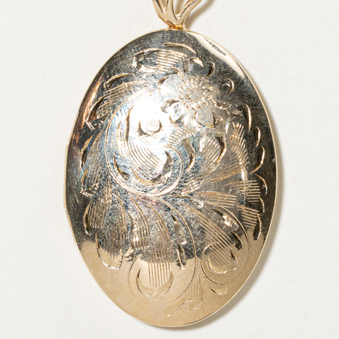 10K Yellow Gold Floral Engraved Heart Locket Necklace for Women - Perfect Gift for Anniversary, Birthday & Valentine's Day | Elegant Jewelry for Special Occasions