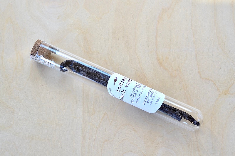 Premium Indian Black Vanilla Grade A Pods - Pure & Aromatic for Baking, Desserts & Gourmet Cooking