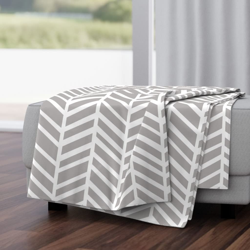 Soft Plush Minky Throw Blanket 50x70 Inches - Geometric Arrow Grey White Herringbone Chevron Pattern Cozy Blanket for Bed, Couch & Sofa | Perfect for Gifts, Home Decor and Winter Warmth