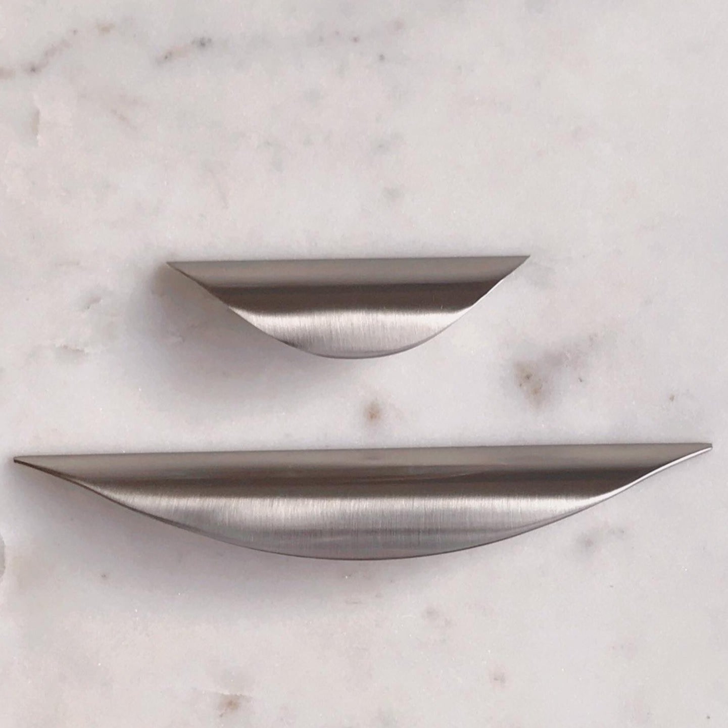 Brushed Nickel Cabinet Knobs and Drawer Pulls - Luna Style Modern Kitchen & Bathroom Hardware for Cabinets, Dressers, and Furniture (Set of 10) - Perfect for Home Renovation, DIY Projects, and Interior Decorating