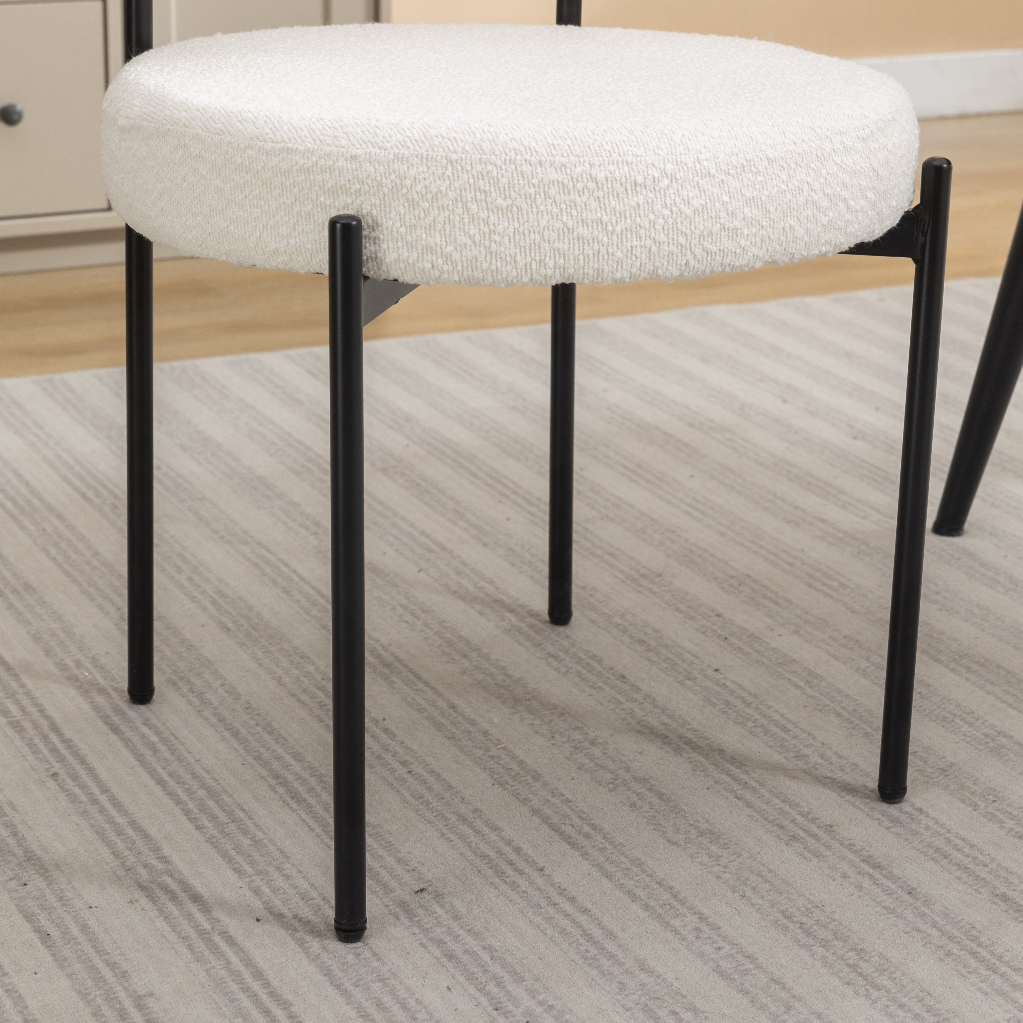 Roundhill Furniture Burbank Modern Round Boucle Dining Chairs, Set of 2 - Mid Century Style Upholstered Seating for Kitchen, Dining Room & Breakfast Nook - Comfortable & Stylish Home Decor