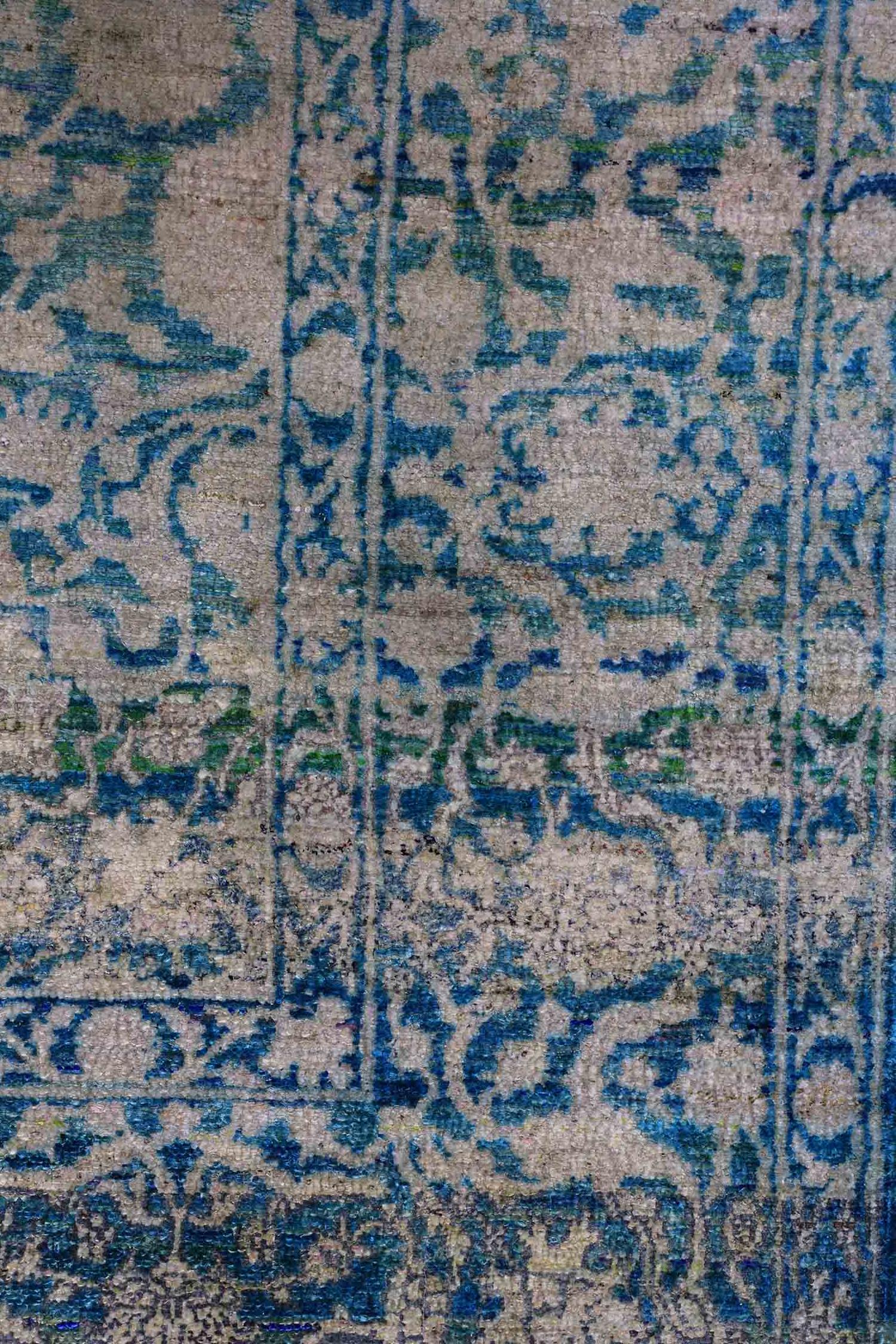 Handwoven Amritsar Transitional Area Rug J77148 - Perfect for Living Room, Bedroom, or Office Decor