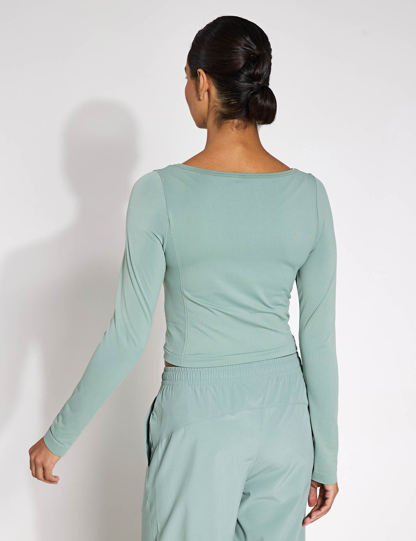 Train Seamless Long Sleeve Workout Top - Silica Green & White - Perfect for Yoga, Running & Gym Fitness Activities