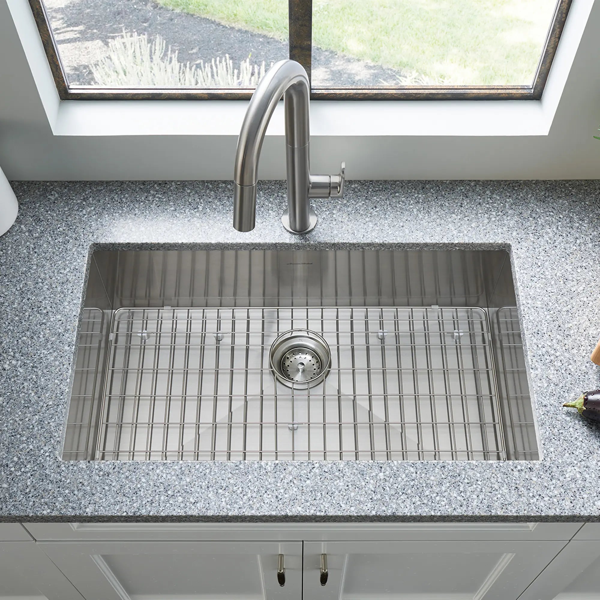 Edgewater® 25 x 22 Inch Stainless Steel Undermount Single Bowl Kitchen Sink with 1 Hole - Perfect for Modern Kitchens, Dishwashing & Food Prep