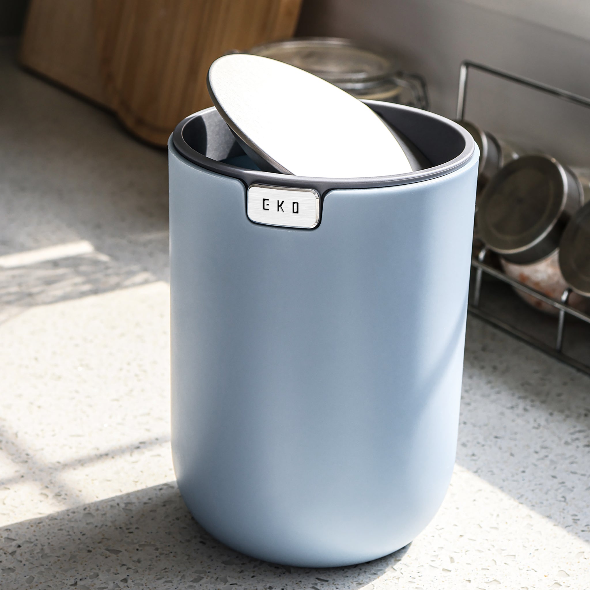 Fandy Table Bin with Swing Top Lid - 1.5L/0.4 Gal Small Trash Can, Blue Kitchen Wastebasket for Office, Bathroom, Bedroom & Desk Use