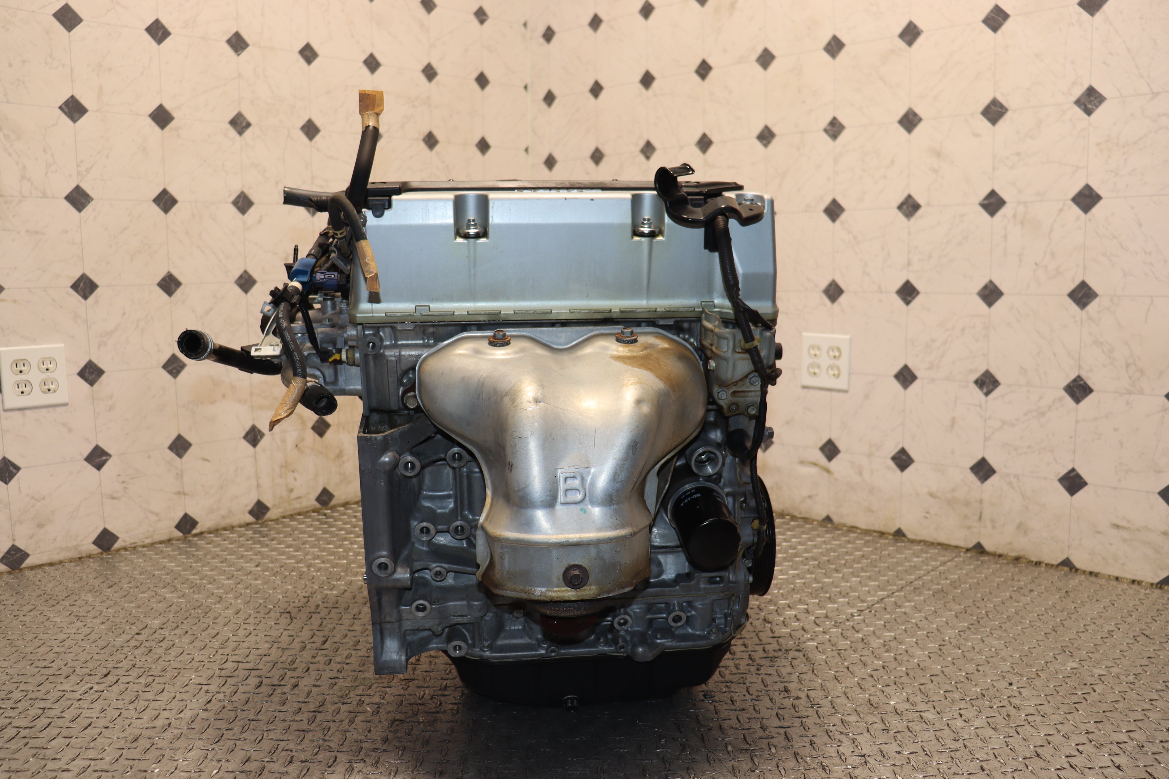 JDM K24A2 Honda Motor K24A RBB High Compression 2.4L Engine for 2004-2008 Acura TSX - Perfect for Performance Upgrades & Engine Swaps