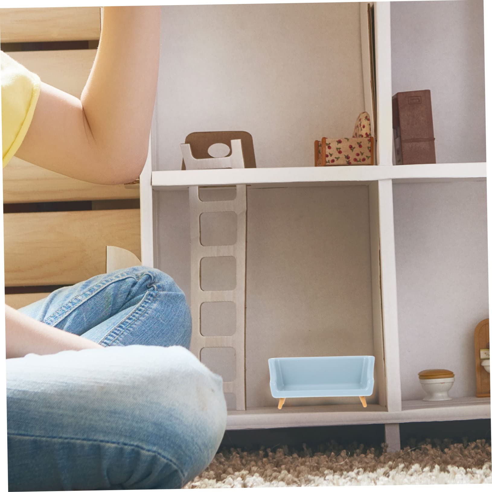 Mini Dollhouse Couch for Kids - Plastic Toy Sofa Furniture for Doll House, Miniature Home Decor & Playroom Accessories - Perfect for Pretend Play, Dollhouse Scenes & Kids' Imaginative Playtime