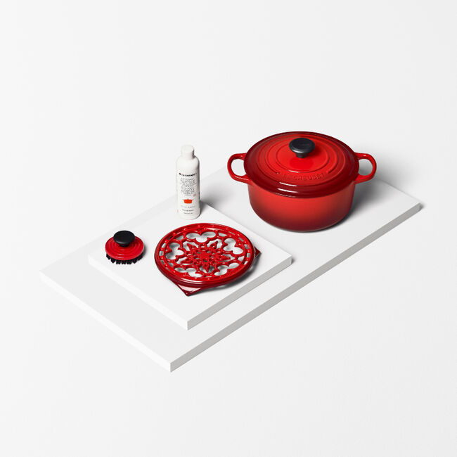 Le Creuset Deluxe Round Trivet - Heat Resistant White Ceramic Trivet for Hot Pots & Pans - Perfect for Kitchen, Dining Table & Outdoor BBQ Use