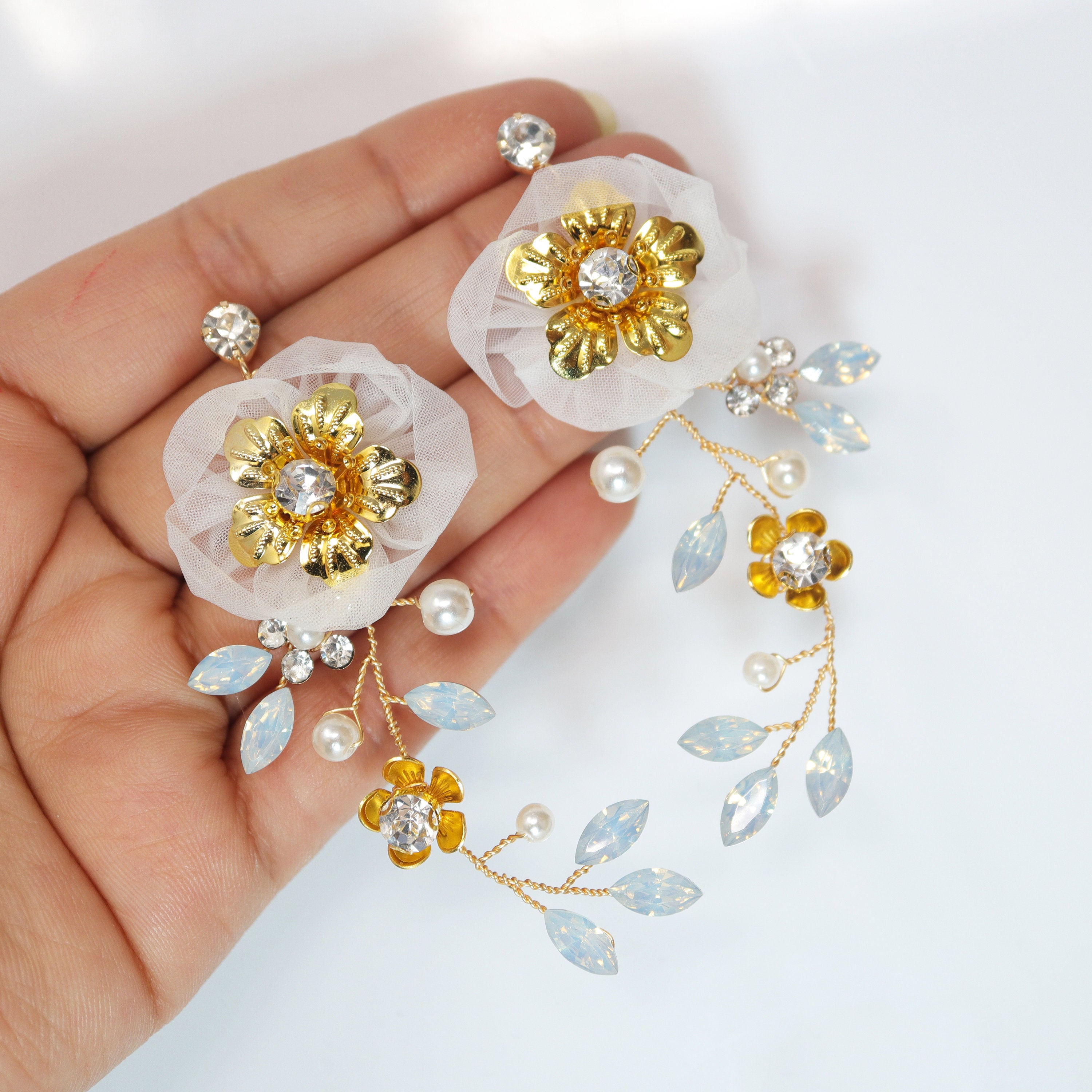 Swarovski Gold Opal Flower Crystal Necklace Set - Elegant Bridal Jewelry with Matching Statement Earrings for Weddings, Anniversaries & Special Occasions